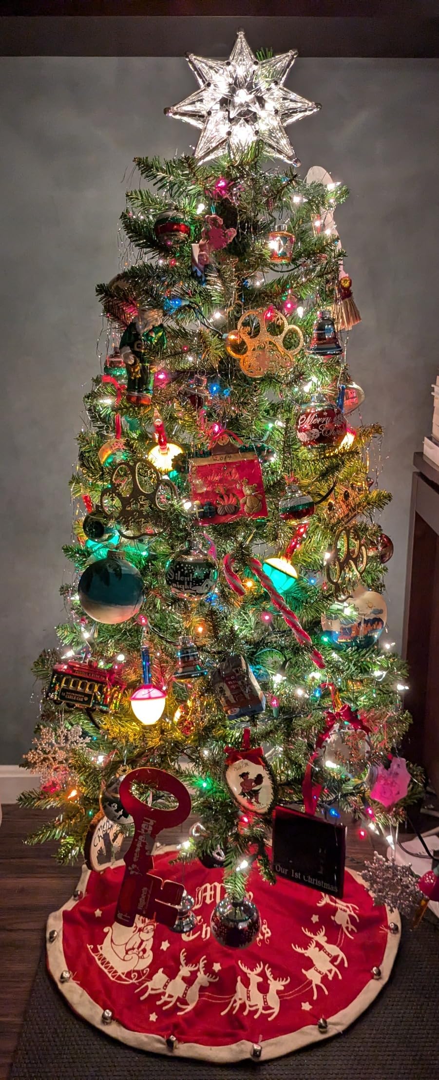 National Tree Company 4.5ft Pre-Lit Kingswood Fir Slim Christmas Tree, 150 Clear Lights, 330 Tips, Includes Stand, Artificial, Green customer photo 1