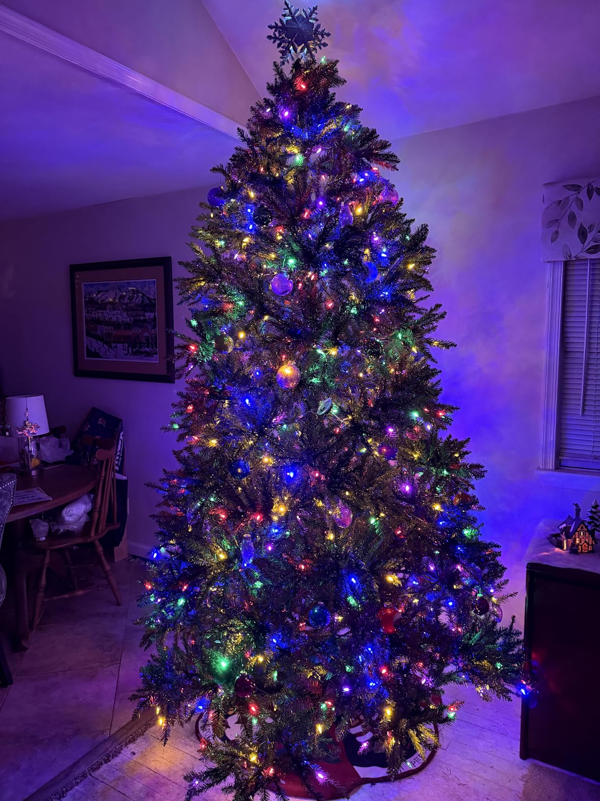 National Tree Company 7.5 ft Pre-Lit Dunhill Fir Artificial Christmas Tree, 700 LED Lights, 2,514 Tips, Foot Pedal, 10 Light Functions, Includes Stand, Green customer photo 2