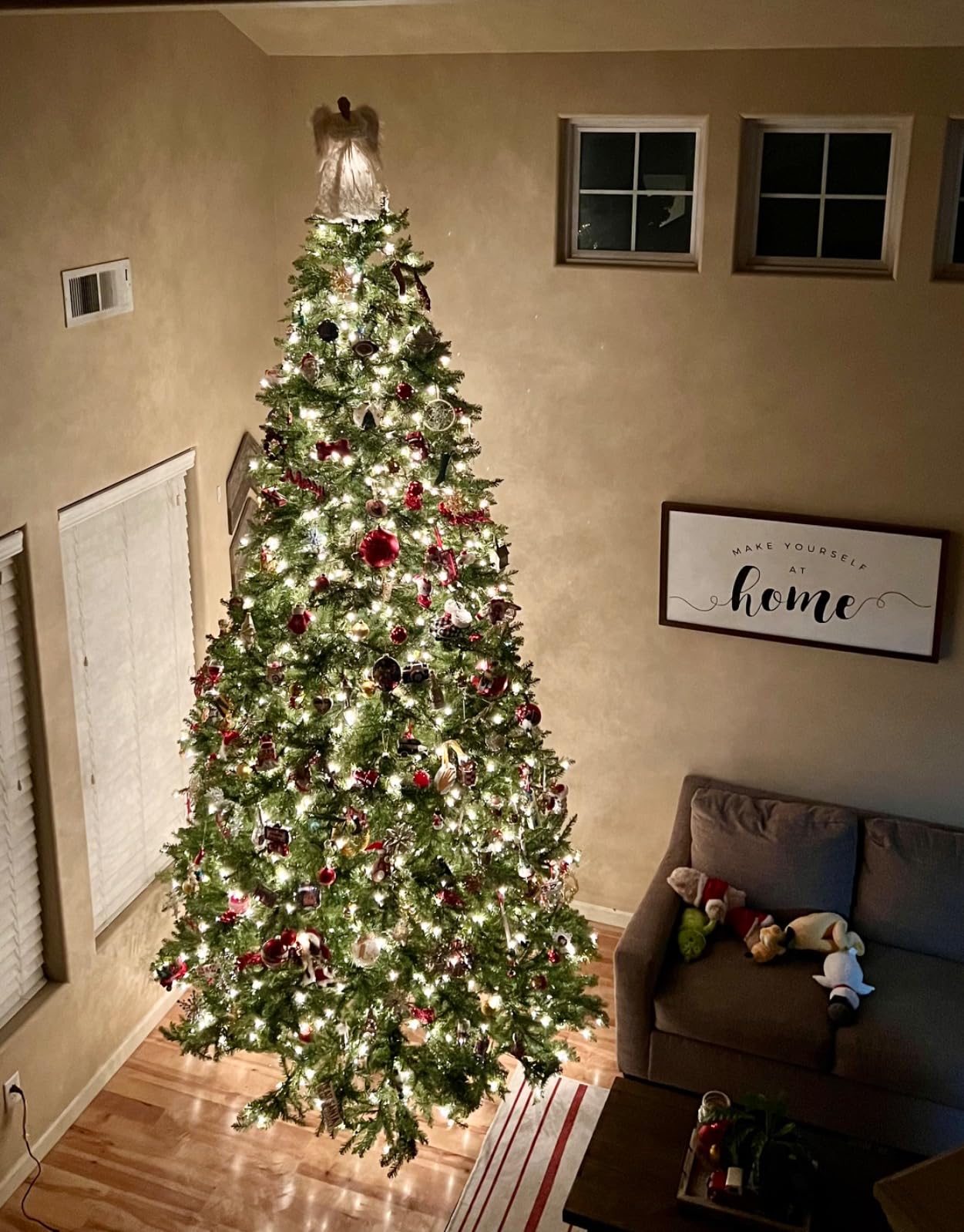 National Tree Company Pre-Lit Artificial Full Christmas Tree, Green, Dunhill Fir, White Lights, Includes Stand, 9 Feet customer photo 2