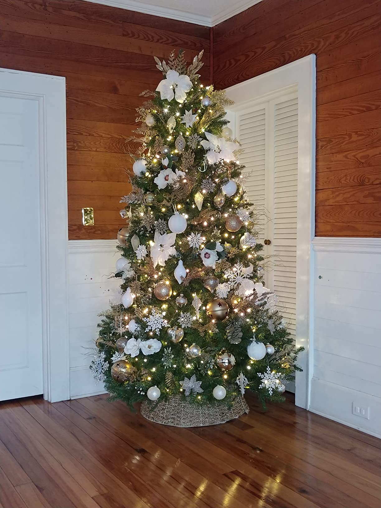 National Tree Company 6 ft Unlit Dunhill Fir Artificial Full Christmas Tree, 1,430 Tips, Includes Stand, Green customer photo 2