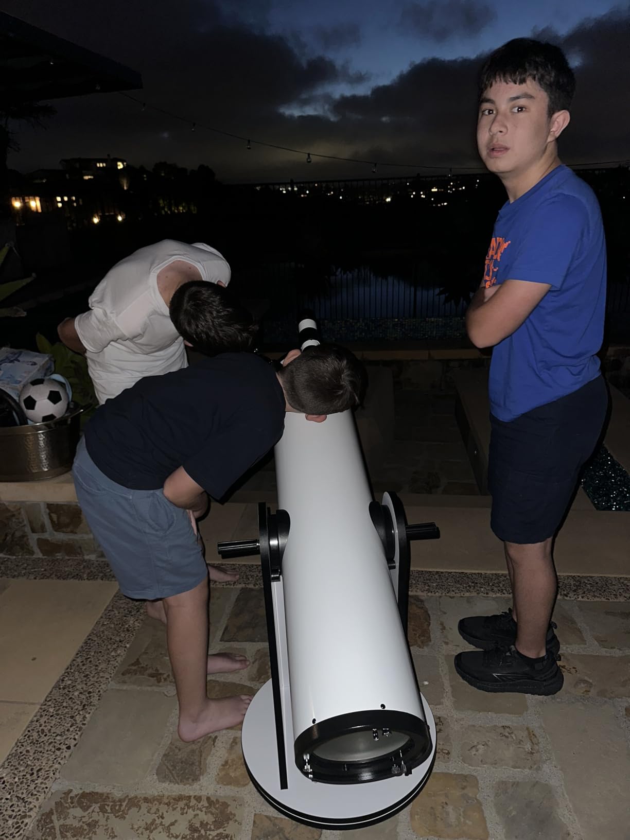 Sky-Watcher Classic 200 Dobsonian 8-inch Telescope - Solid-Tube - Simple, Traditional Design - Easy to Use, Perfect for Beginners, White (S11610) customer photo 1