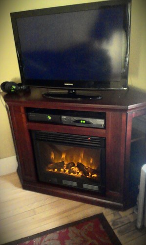 SEI Furniture Claremont Convertible Corner Electric Fireplace Media Stand with Storage, Black customer photo 1