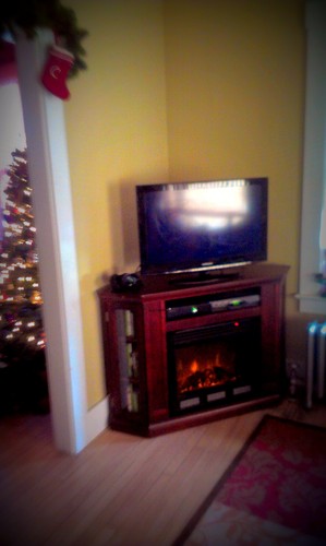SEI Furniture Claremont Convertible Corner Electric Fireplace Media Stand with Storage, Black customer photo 2