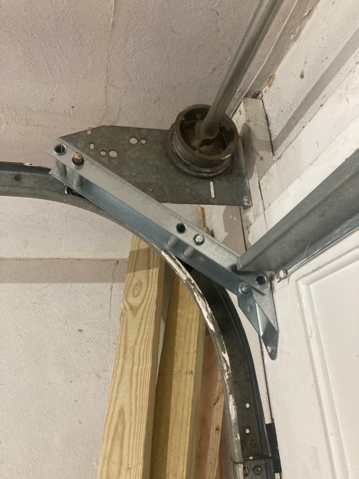 Genie Chain Drive 750 3/4 HPc Garage Door Opener w/Battery Backup - Heavy Duty - Operate your garage door when the primary power is out - Wireless Keypad Included, Model 7035-TKV customer photo 1