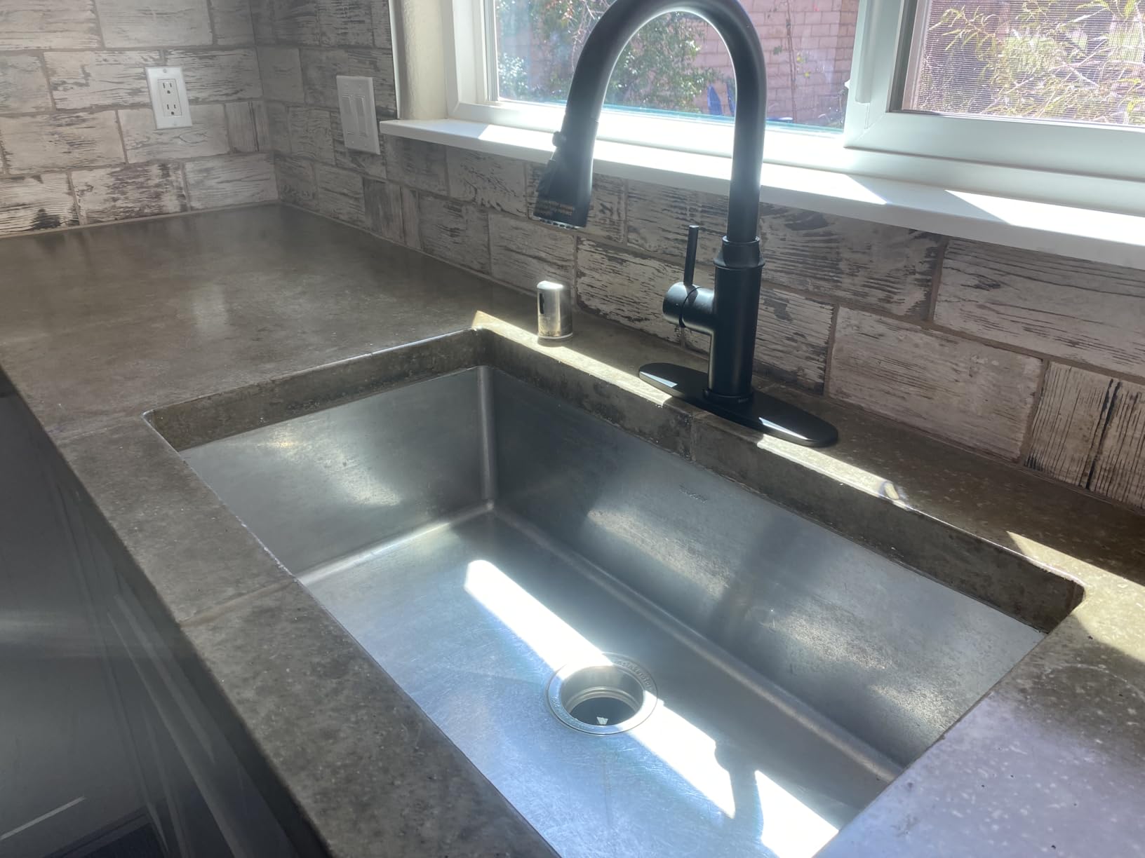 Arofa Pull Out Kitchen Faucet, 3-Mode Sprayer, Brushed Nickel | 360° Swivel Spout, Deck Plate, SUS 304 Stainless Steel, Fits 1- or 3-Hole Sinks, Single Handle, Easy-Clean Nozzles, NSF, cUPC customer photo 1