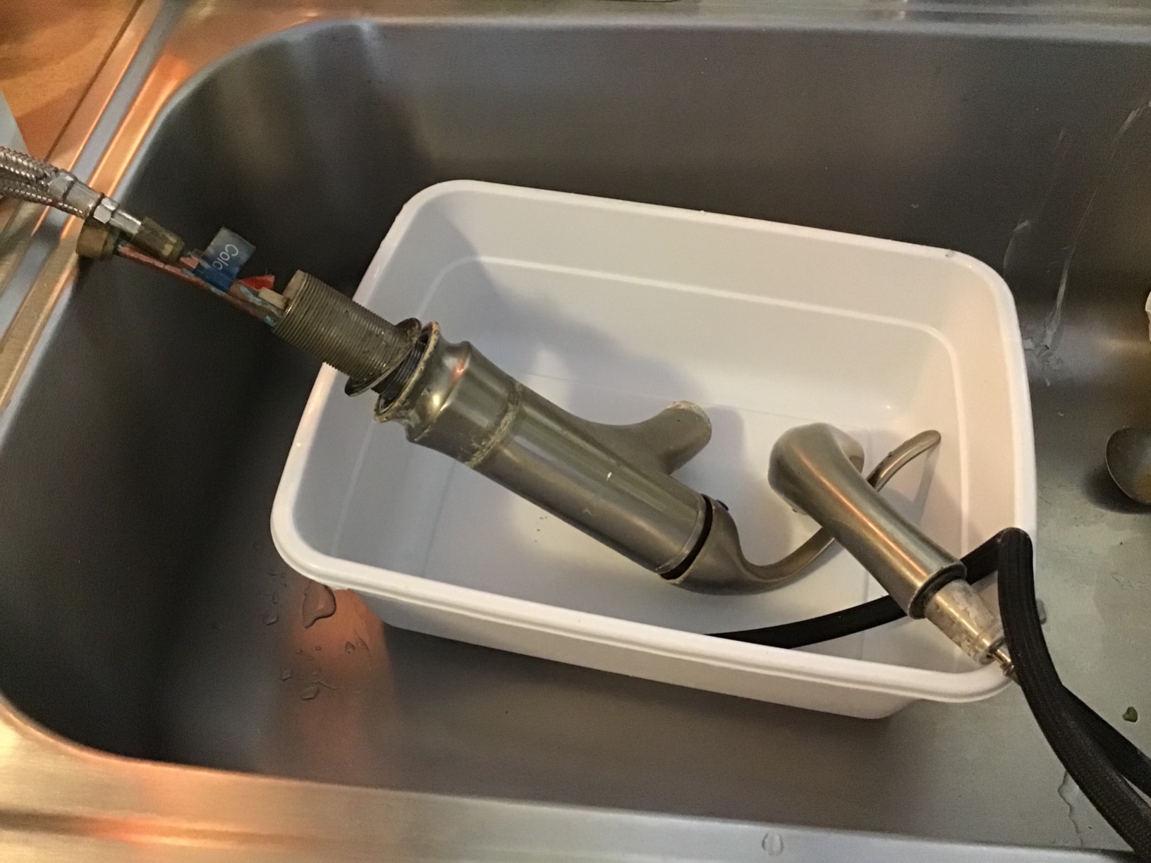 Arofa Pull Out Kitchen Faucet, 3-Mode Sprayer, Brushed Nickel | 360° Swivel Spout, Deck Plate, SUS 304 Stainless Steel, Fits 1- or 3-Hole Sinks, Single Handle, Easy-Clean Nozzles, NSF, cUPC customer photo 2