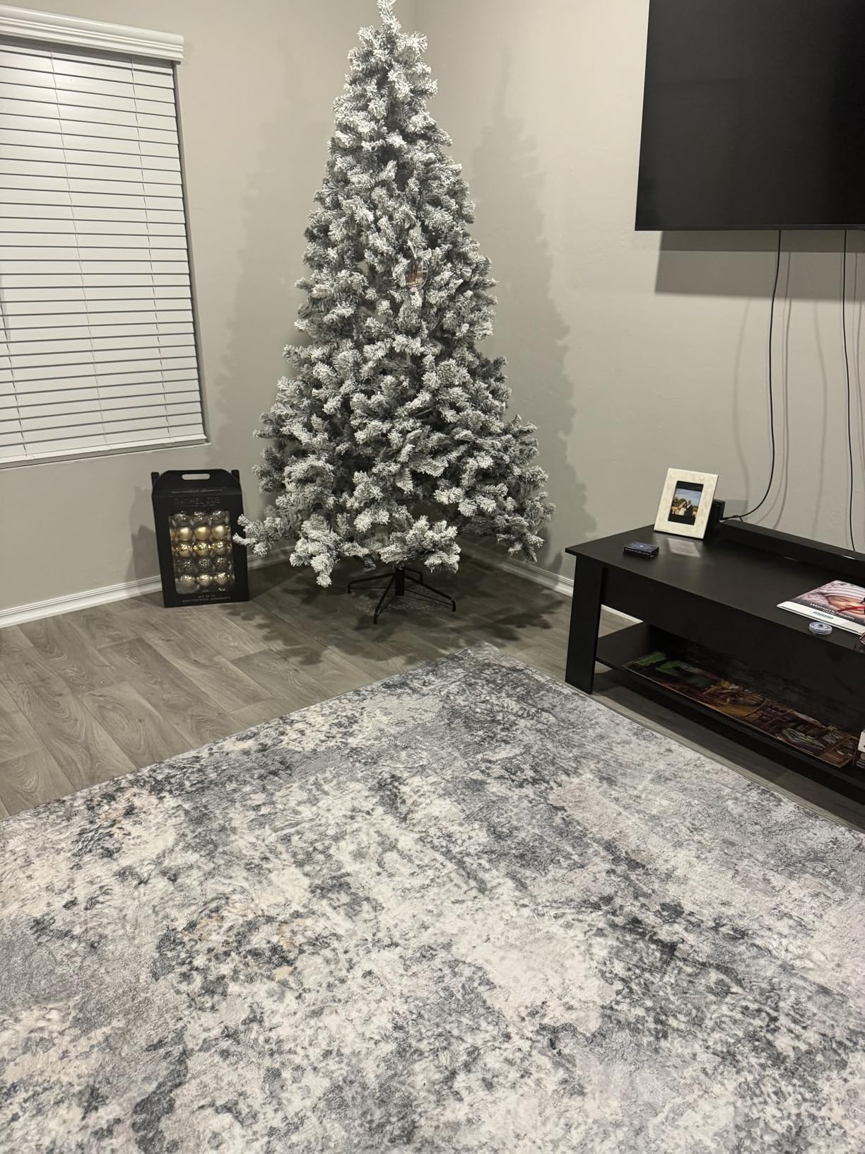 Giantex Artificial Christmas Tree, Premium PVC Xmas Full Tree, Flocked Snow Pine Tree with Solid Metal Stand, Ideal for Indoor and Outdoor (7.5FT) customer photo 2