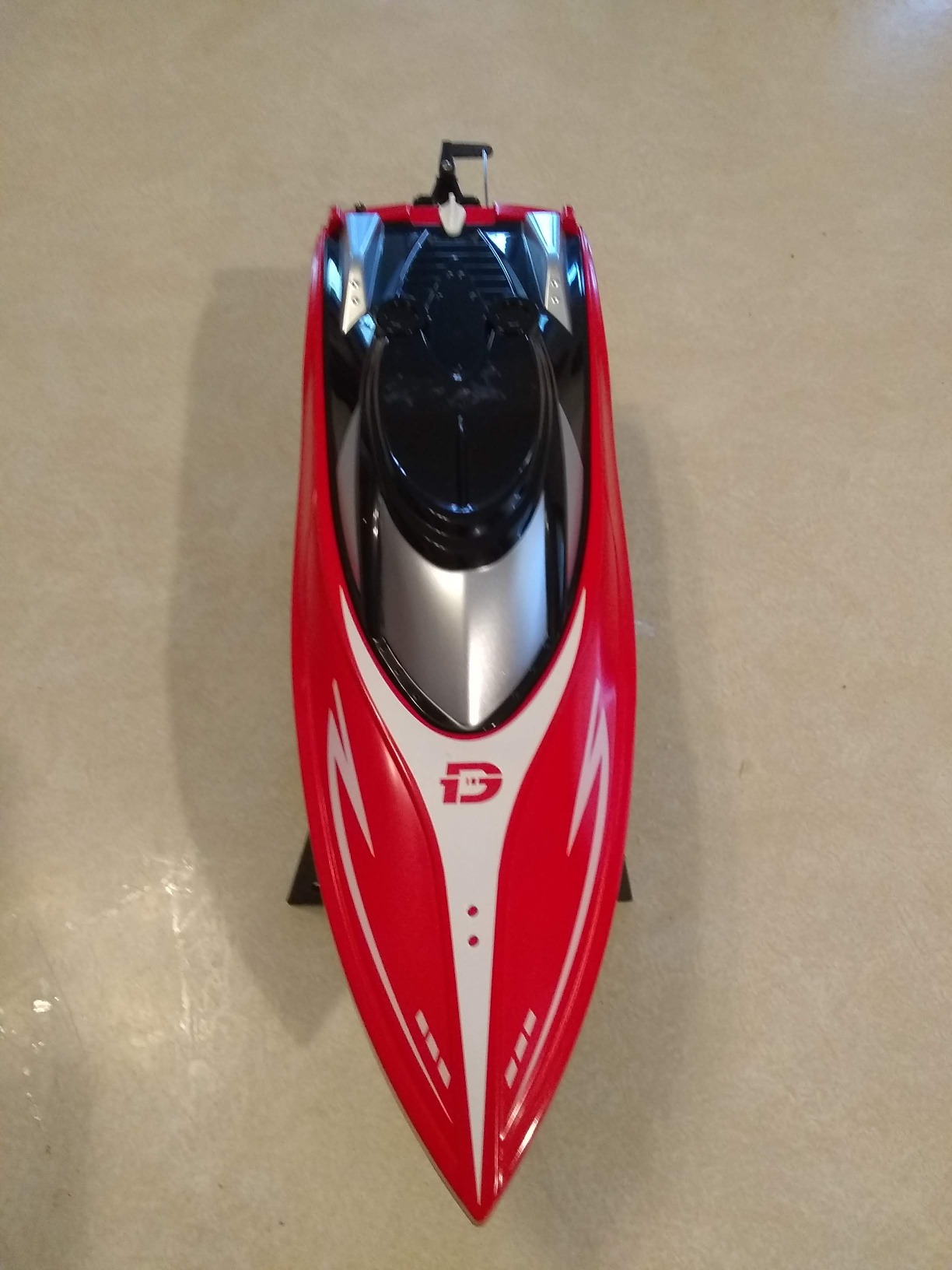 DEERC H120 Fast RC Boat for Pools and Lakes, 2.4 GHz 20+ MPH Racing Boats for Kids & Adults with Rechargeable Battery,Low Battery Alarm,Capsize Recovery,Gifts for Boys Girls customer photo 1