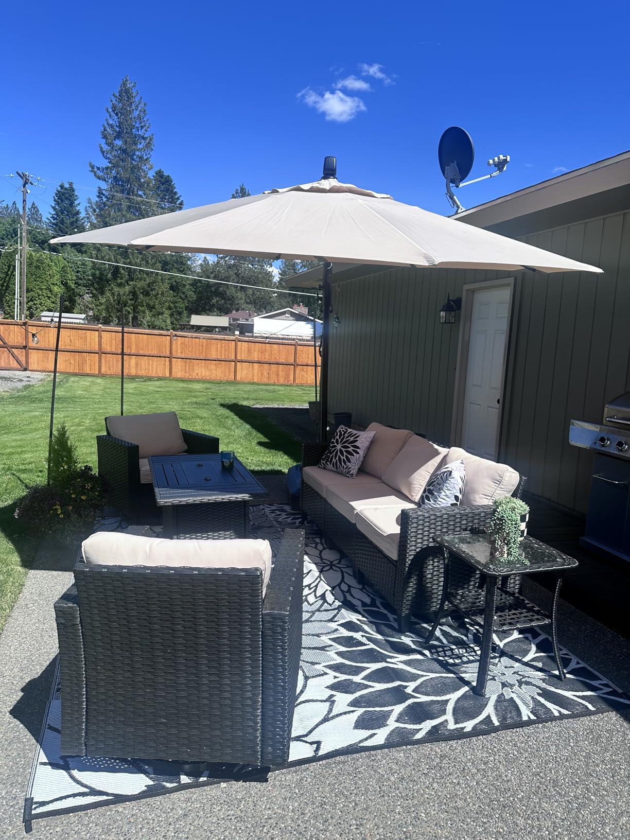 Grand Patio 11FT Cantilever Umbrella with Base Outdoor Large Round Aluminum Offset Umbrella for Patio Garden Backyard (Champagne, 11 FT) customer photo 1