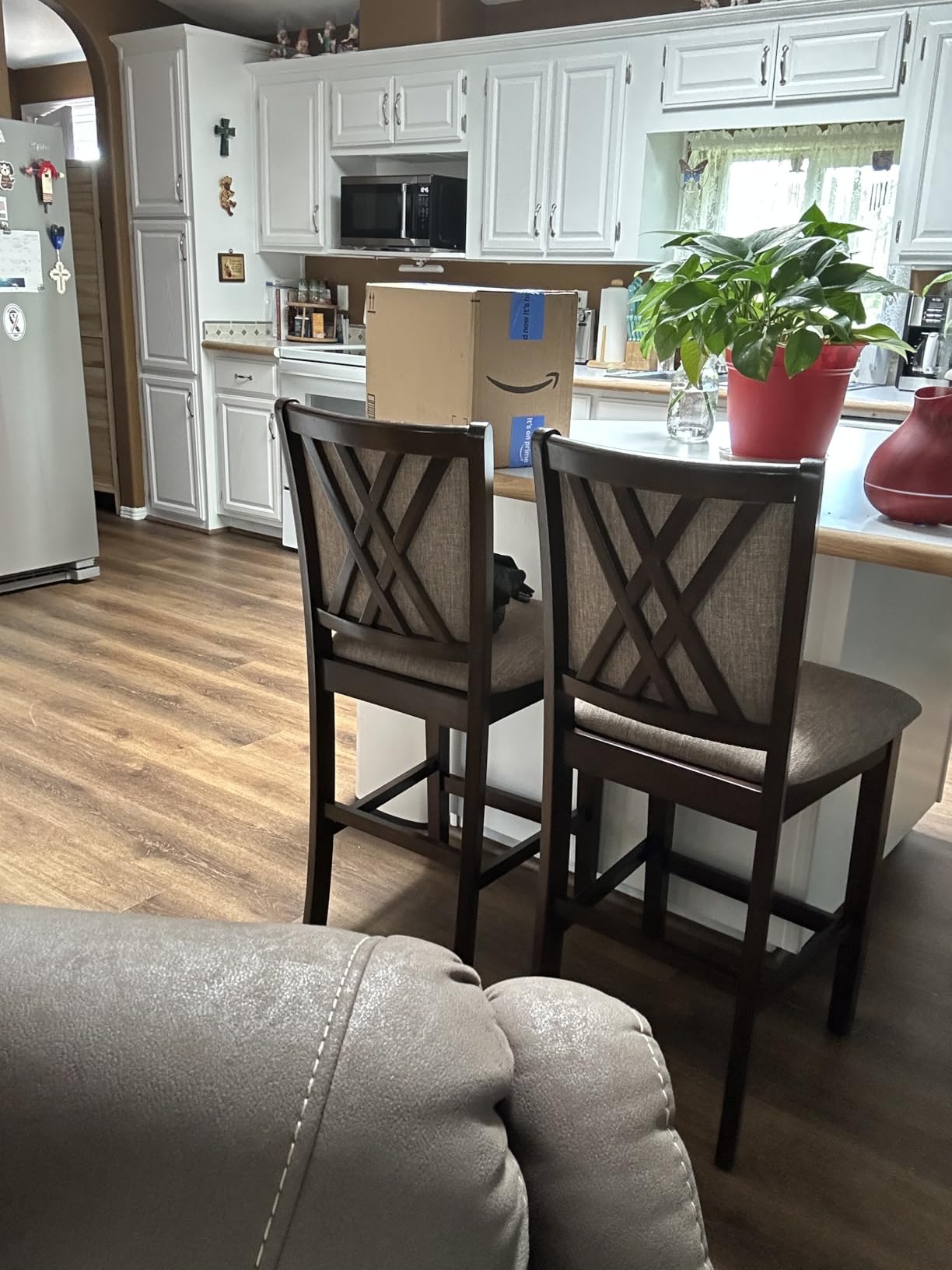 New Classic Furniture Amy 5-Piece Counter Dining Table Set, Gray customer photo 2