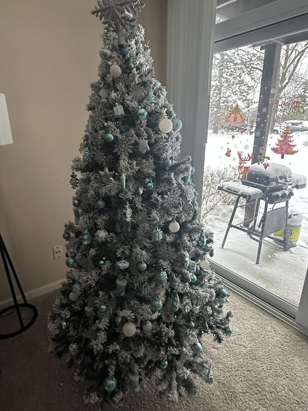 Yaheetech 7.5ft Pre-Lit Snow Flocked Artificial Christmas Tree, 550 Lights | 1284 PVC branch tips, full snowy realism, pre-strung warm white lights, foldable steel stand customer photo 2