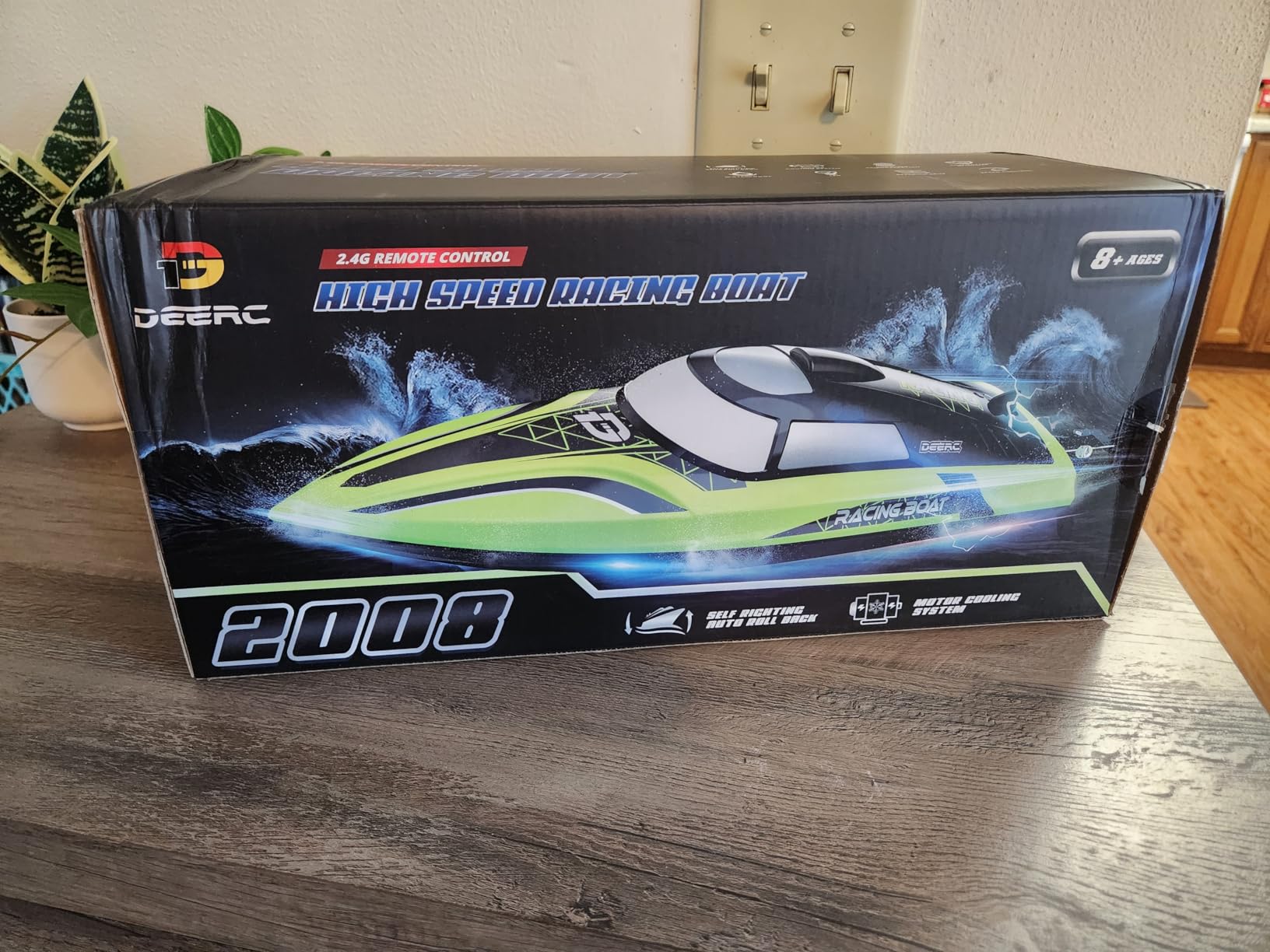 DEERC 14-Inch RC Boat, 20+ MPH High Speed Remote Control Boat for Pool & Lake, Auto Self-Righting, 2 Batteries, 493FT Control Range, LED Lights, 2.4GHz Full Proportional Control, Water Toy Gift customer photo 1