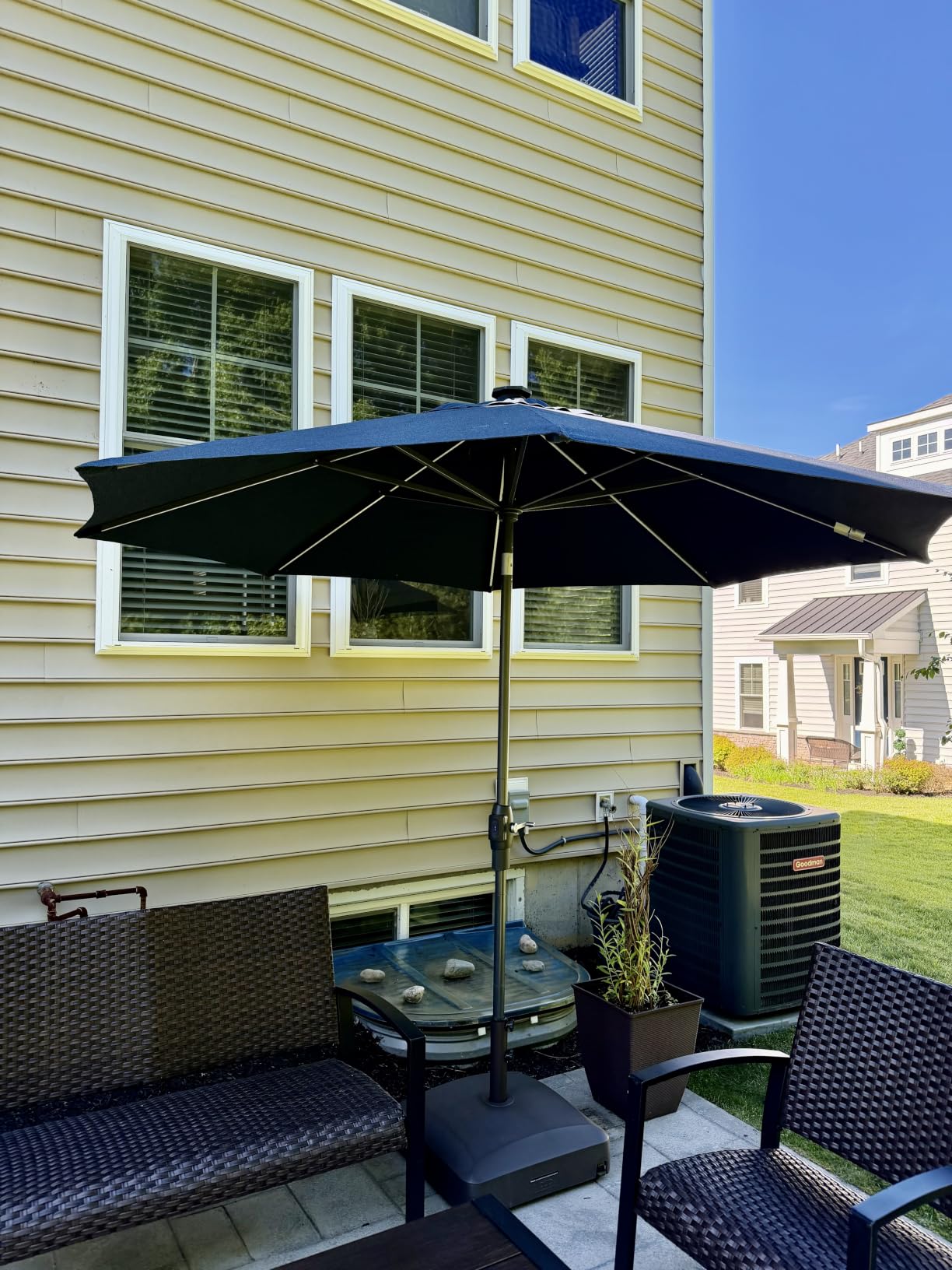 Best Choice Products 123lb Capacity Fillable Mobile Umbrella Base Heavy Duty Market Stand for Patio, Deck, Poolside w/ 4 Wheels, 2 Locks, 2 Knobs, Wind-Resistant Design - Bronze customer photo 1