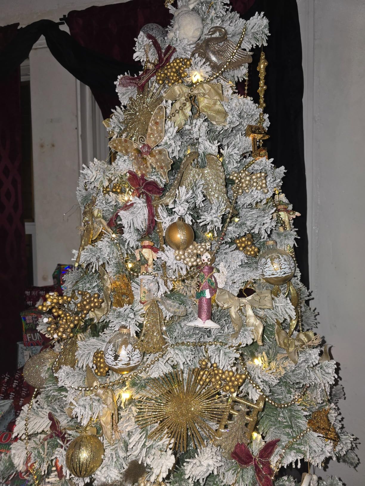 Casafield 7.5FT Realistic Snow-Flocked Pine Unlit Artificial Holiday Christmas Tree with Sturdy Metal Stand customer photo 2