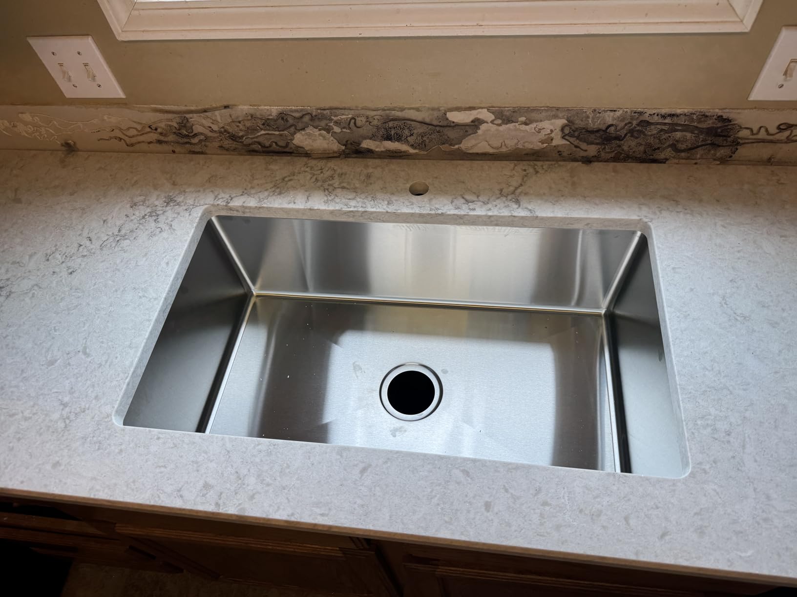 Kitchen Sink 32x18 Inch Undermount Kitchen Sink Stainless Steel Sink 16 Gauge Single Bowl Set (5 Item Bundle: Sink, Bottom Grid, Drain Assembly, Drain Cap, Towel) customer photo 1