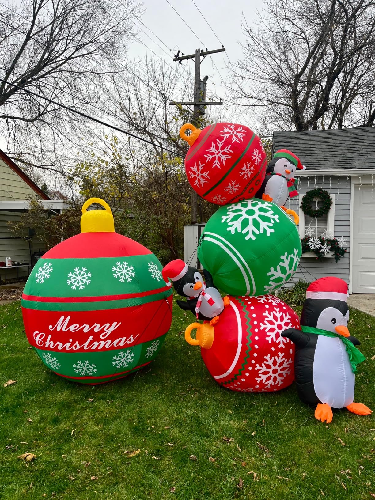 TURNMEON 6 Ft Giant Christmas Inflatable Ball Christmas Decorations Outdoor with LED Lights Snowflake Merry Christmas Blow Up Yard Decoration Outside Lawn Yard Garden Home Party Holiday Xmas customer photo 1