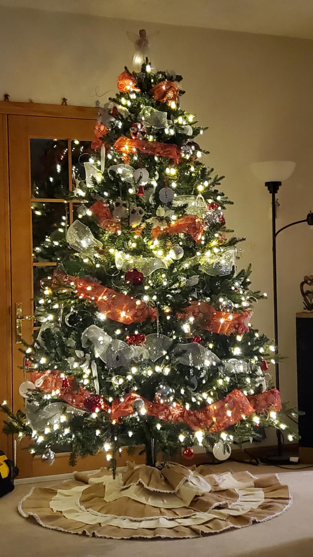 Naomi Home Vail 9ft Prelit Artificial Christmas Tree with Pine Cones, Foot Pedal, 2294 Branch Tips, 1050 Warm Lights and Metal Stand, 62