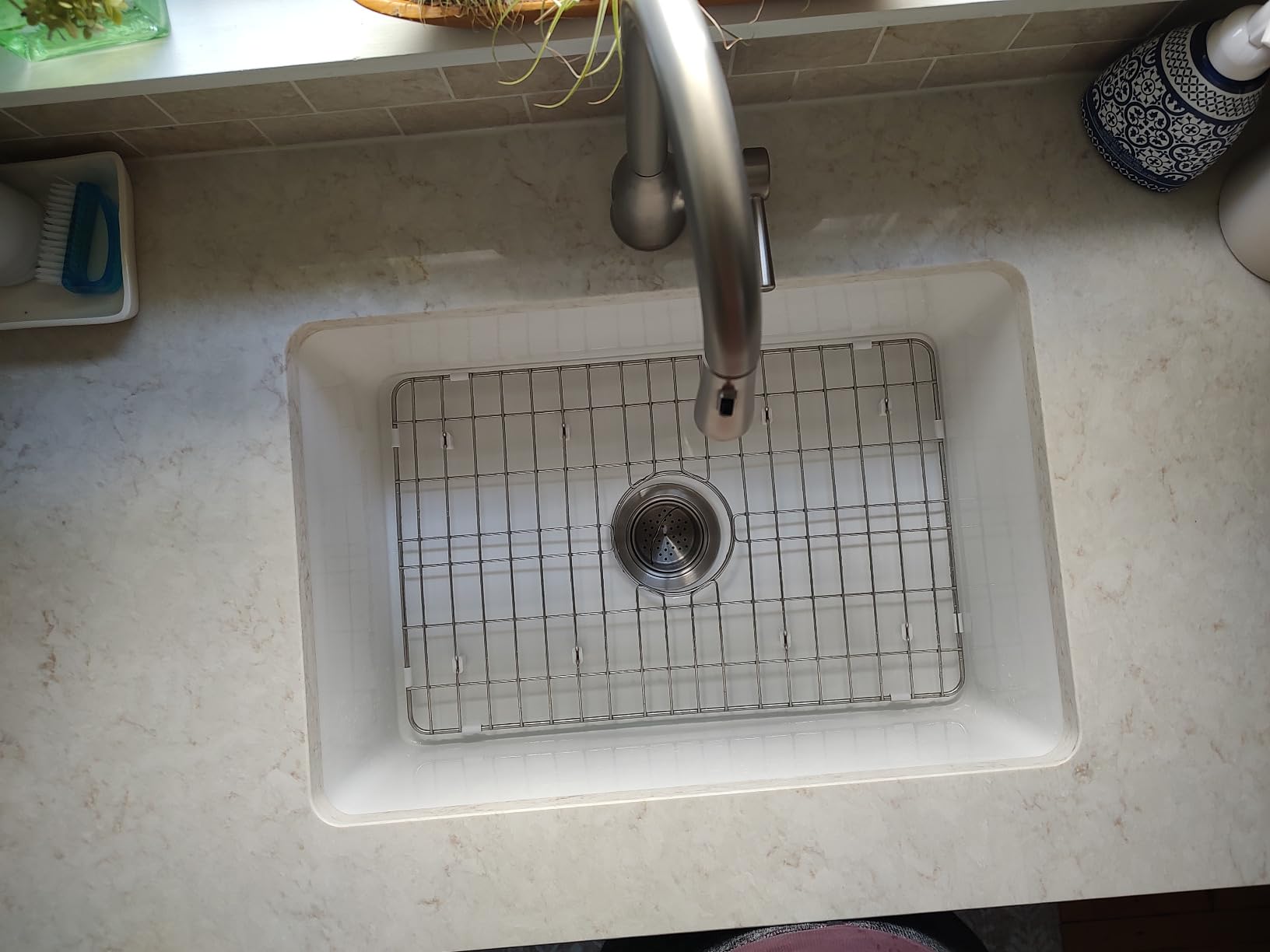 DeerValley Undermount Kitchen Sink 32 inch White Fireclay Farmhouse Sink | Single Bowl Deep Drop-in Kitchen Sink with Bottom Grid & Strainer, Heavy Duty Solid Fireclay customer photo 2