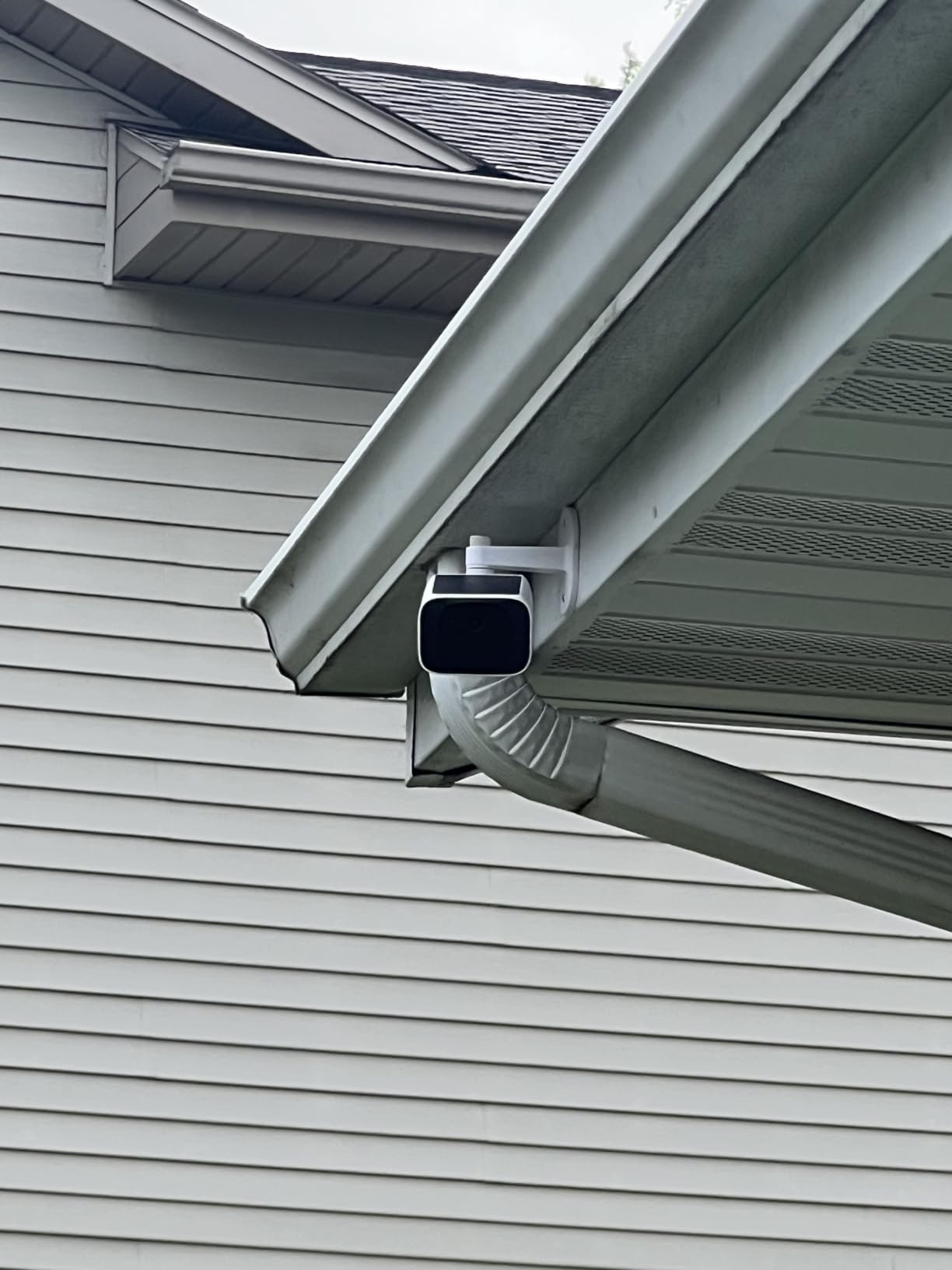 SoloCam S220, Solar Security Camera, Wireless Camera Outdoor | 2K Resolution, Continuous Power, Built-in 8GB, No Subscription, HomeBase 3 Compatible, for Outdoor Surveillance customer photo 2