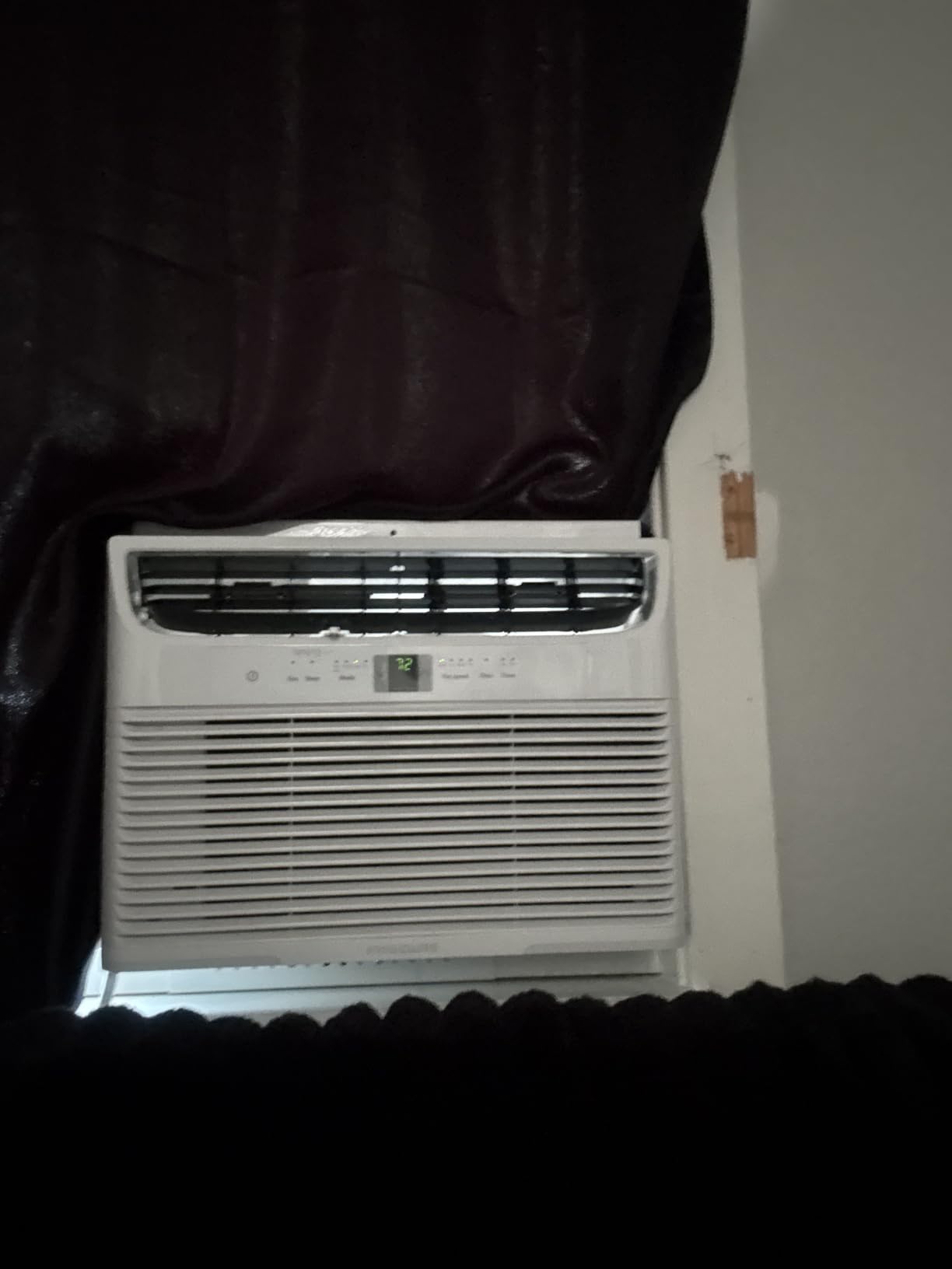 Frigidaire 12,000 BTU Window Air Conditioner with Remote Control, Cools Up to 550 Sq. Ft., Quiet Operation, Eco Mode, 3 Fan Speeds, Auto Restart, White customer photo 2