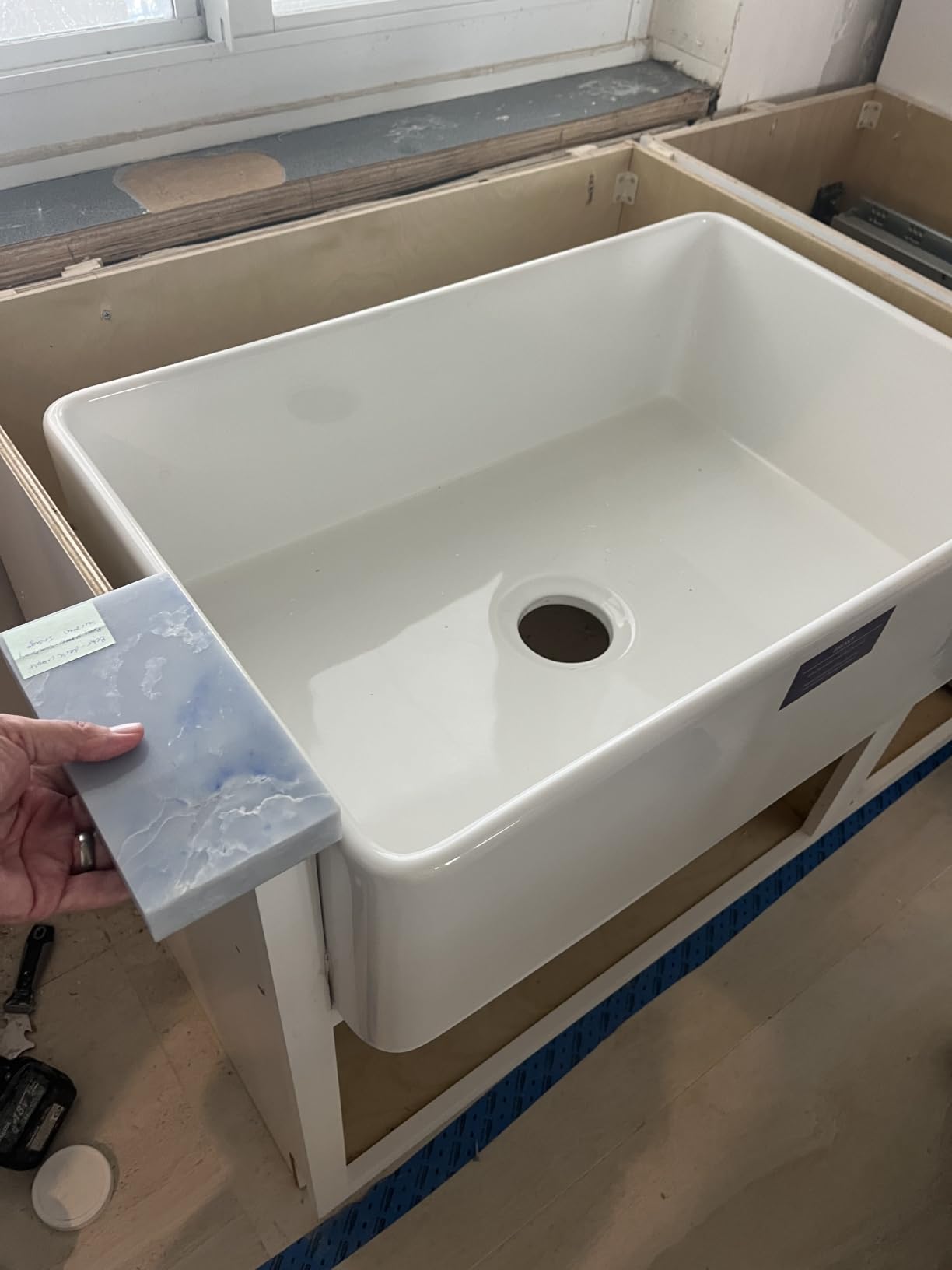 TUKTUK White Farmhouse Sink 33X20 Fireclay Farm Sink for Kitchen Apron Undermount Kitchen Sink Single Bowl Big Capacity Deep Drop-in Modern Kitchen Sink with Luxury Bottom Grid & Strainer Drain customer photo 1