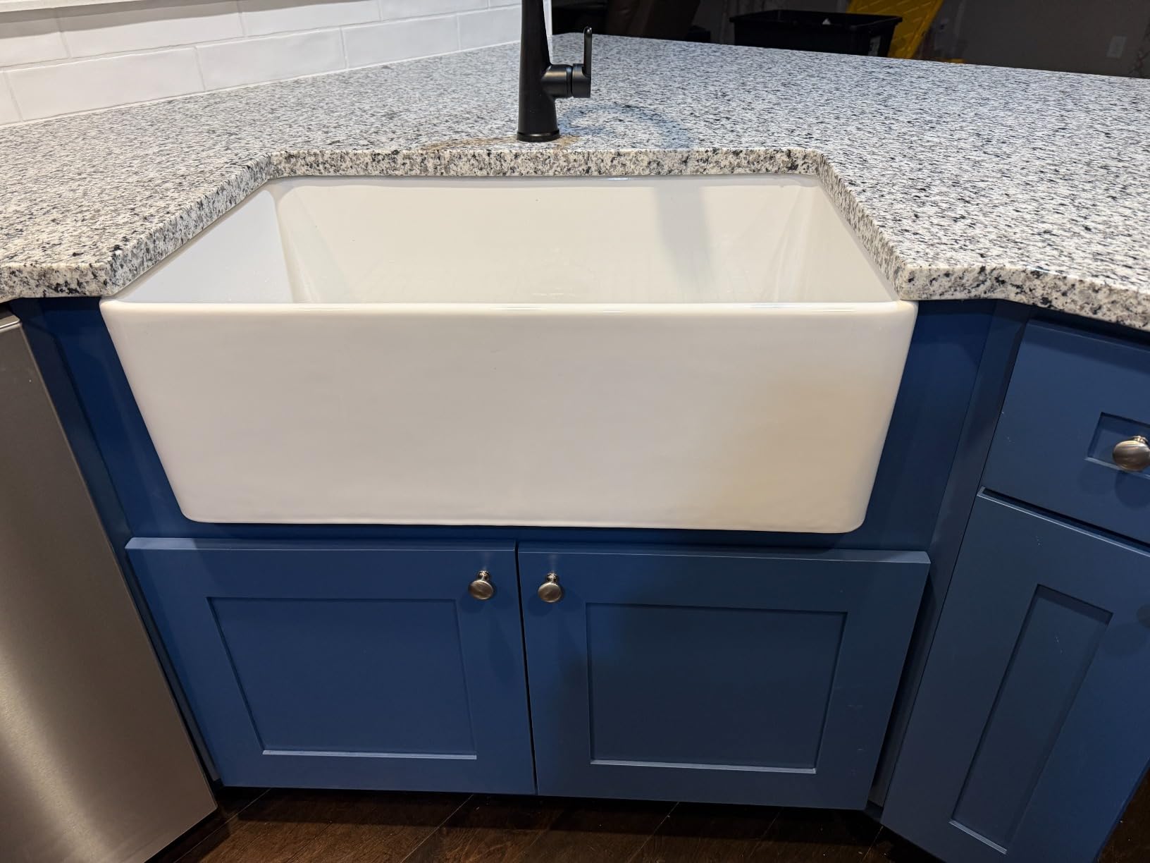 TUKTUK White Farmhouse Sink 33X20 Fireclay Farm Sink for Kitchen Apron Undermount Kitchen Sink Single Bowl Big Capacity Deep Drop-in Modern Kitchen Sink with Luxury Bottom Grid & Strainer Drain customer photo 2