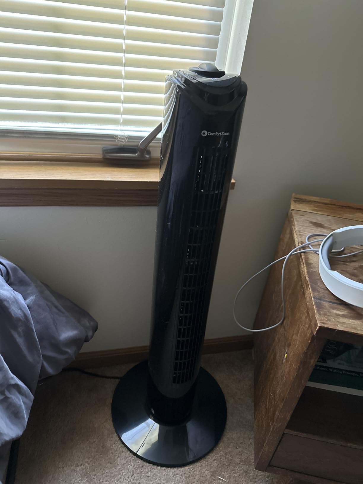 Comfort Zone 32-Inch Oscillating Tower Fan - Ultra-Slim Bladeless Design with 3 Speeds, 90° Wide Oscillation & Built-in Carry Handle - Quiet Portable Standing Fan for Bedroom, Home, or Office, Black customer photo 1