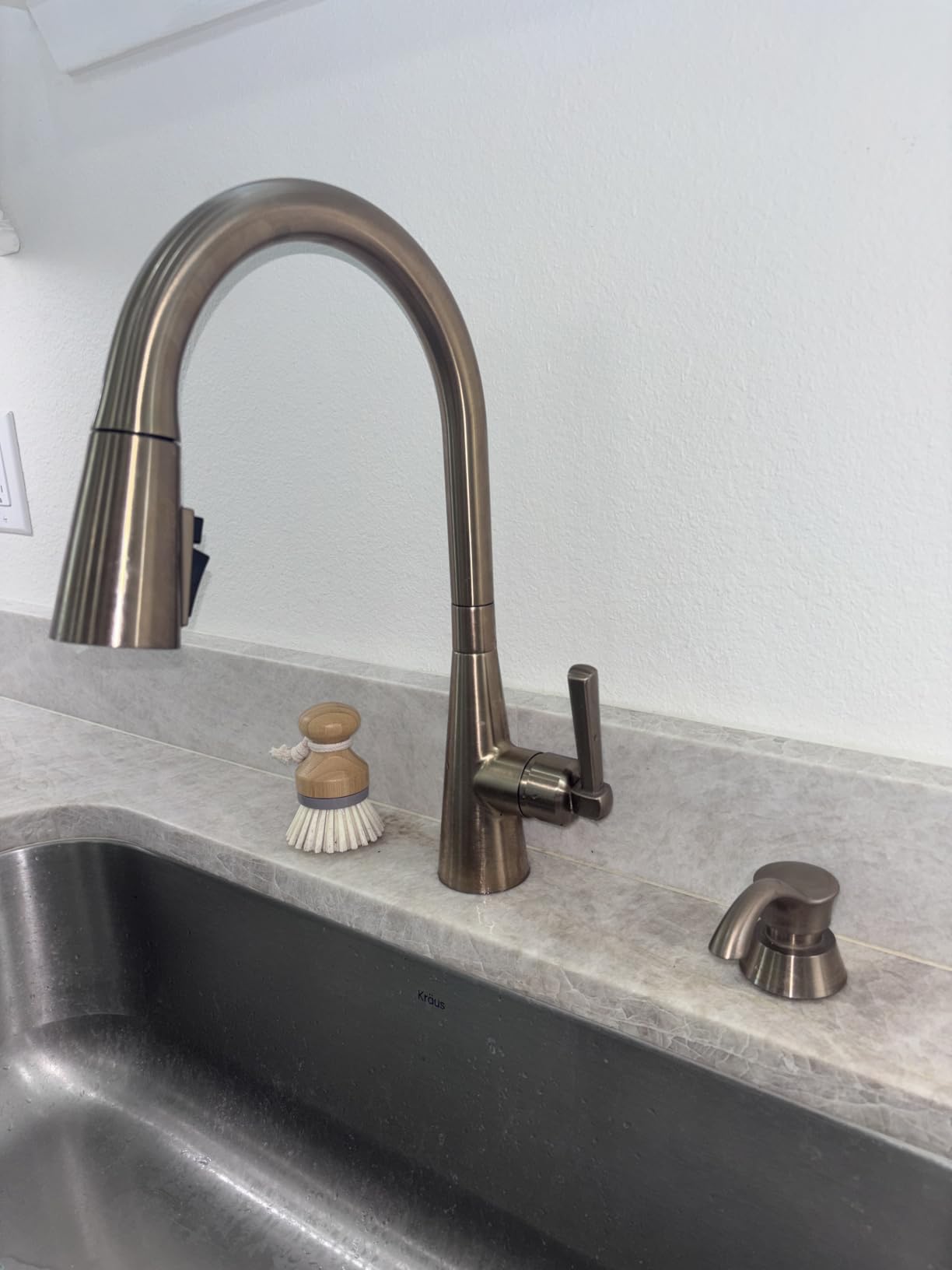Delta Faucet Boyd Kitchen Faucet with Soap Dispenser, Kitchen Faucets with Pull Down Sprayer Brushed Nickel, Kitchen Sink Faucet with Magnetic Docking Spray Head, SpotShield Stainless 19893Z-SPSD-DST customer photo 2