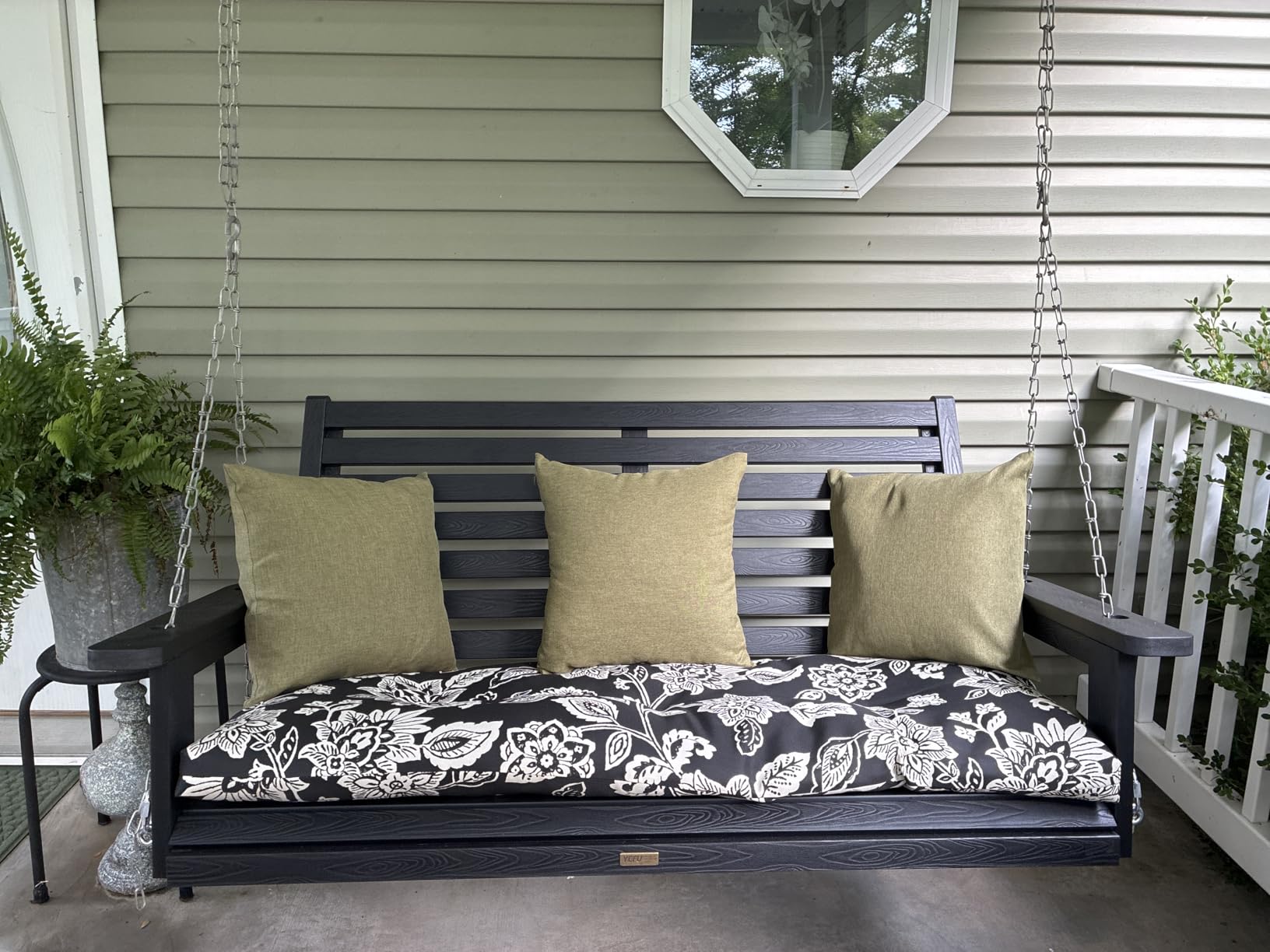 YEFU 48in/4FT 2 Seater Hanging Porch Swing - Black | Patio Swing Bench with Hanging Chain, All-Weather Swing Chair Look Like Real Wood, for Garden, Courtyard, 800Lb Weight Capacity customer photo 2