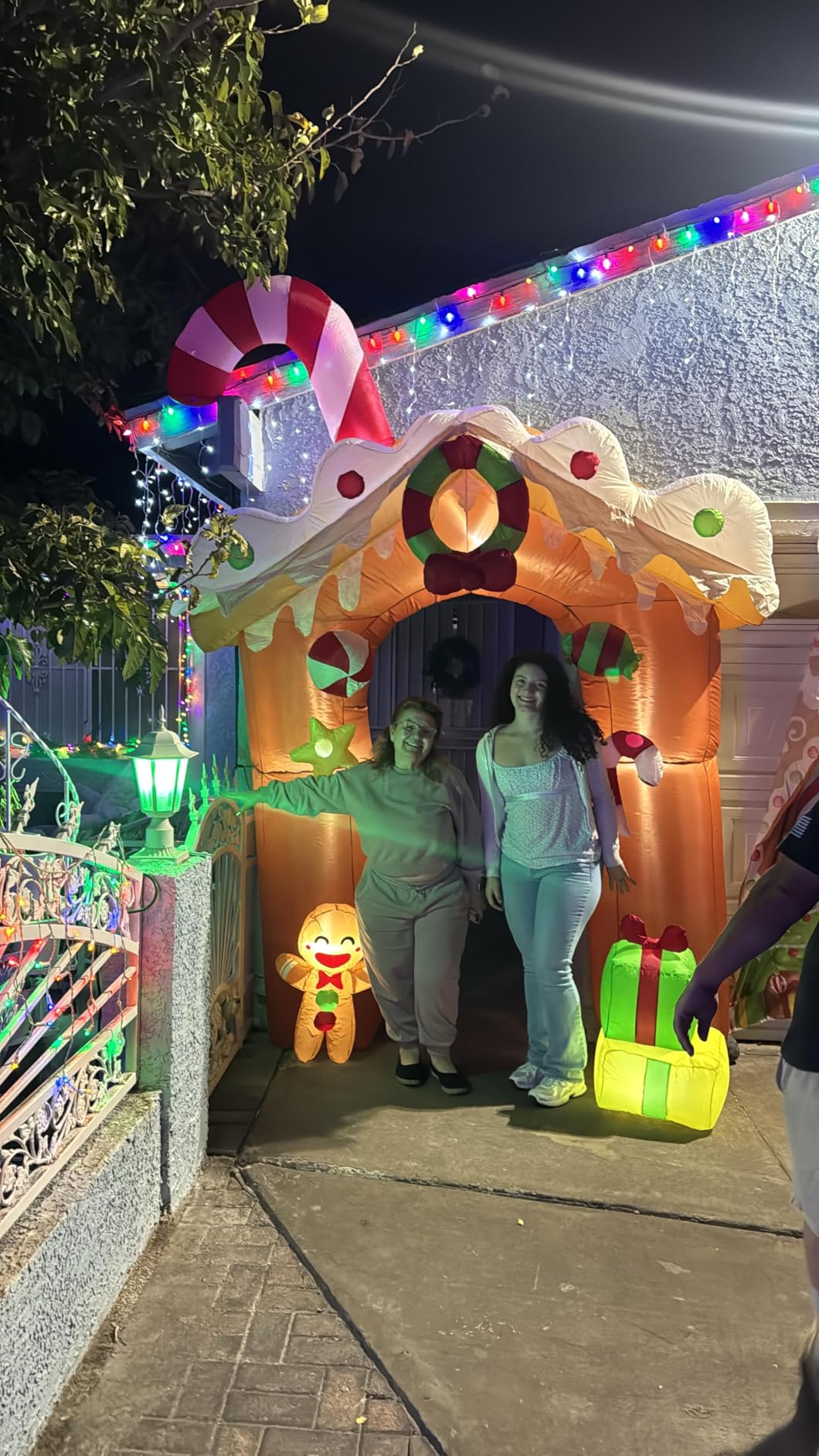 10FT H Christmas Inflatable Gingerbread House Archway with Build-in LED Lights, Blow up Christmas Inflatable Outdoor Decorations Large Party Yard Decoration customer photo 2
