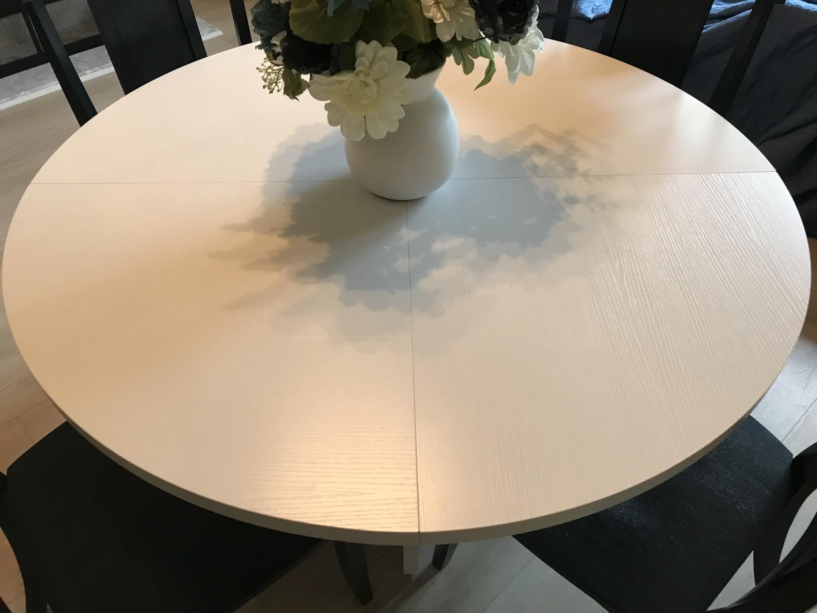 LITTLE TREE Round Dining Table for 4-6 People, 47 Inches Dining Room Table with Wooden Pedestal Base, Modern Dinner Table, Circle Kitchen Tables for Dining Room, Kitchen, Living Room (Table Only) customer photo 1