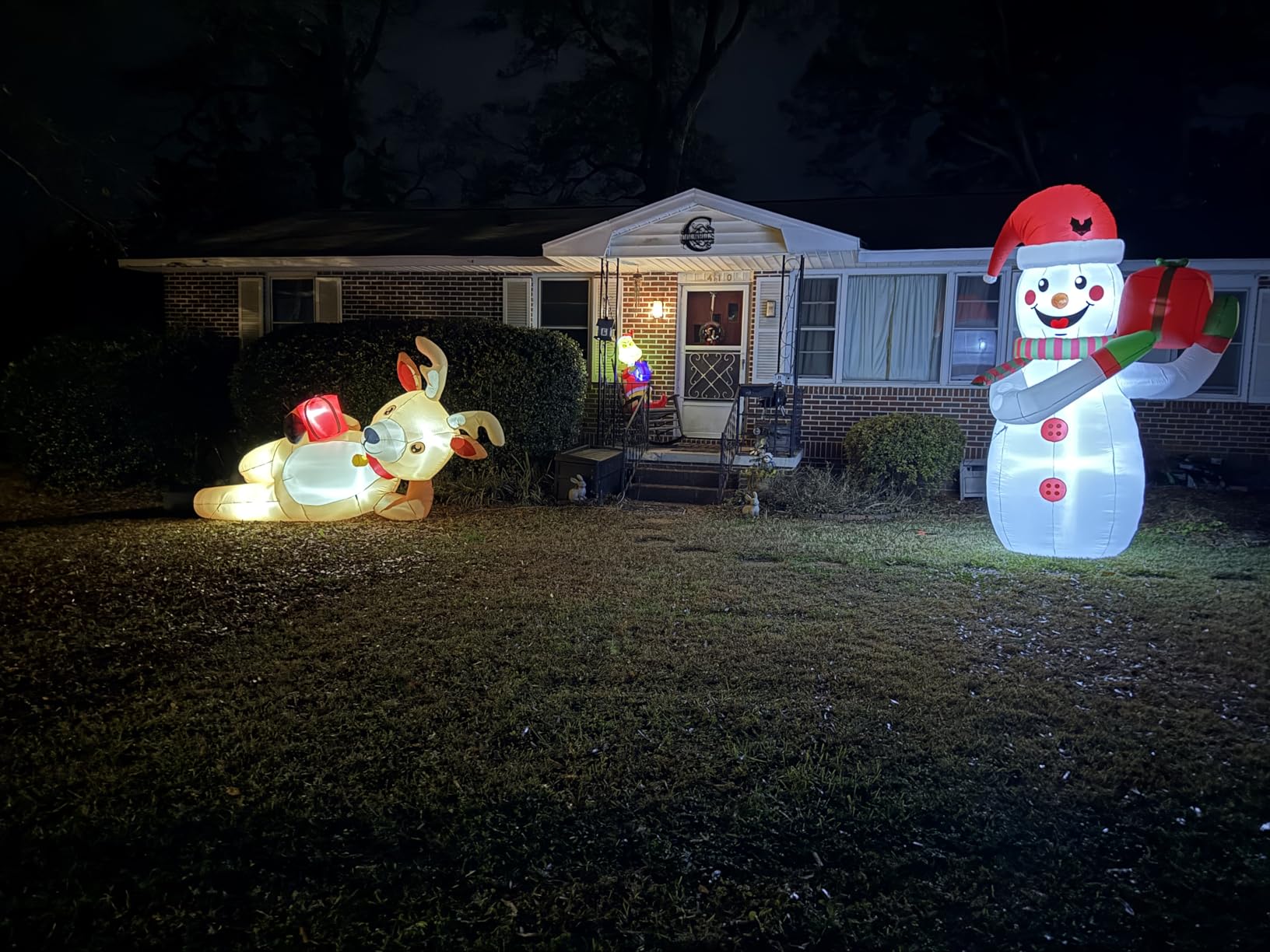 12 FT Giant Christmas Inflatable Reindeer Outdoor Decorations, Large Blow Up Reindeer with Gift Box Decor, Built-in LED Lights, Rapidly Inflate for Yard Lawn Party Holiday Garden Xmas Decorations customer photo 2