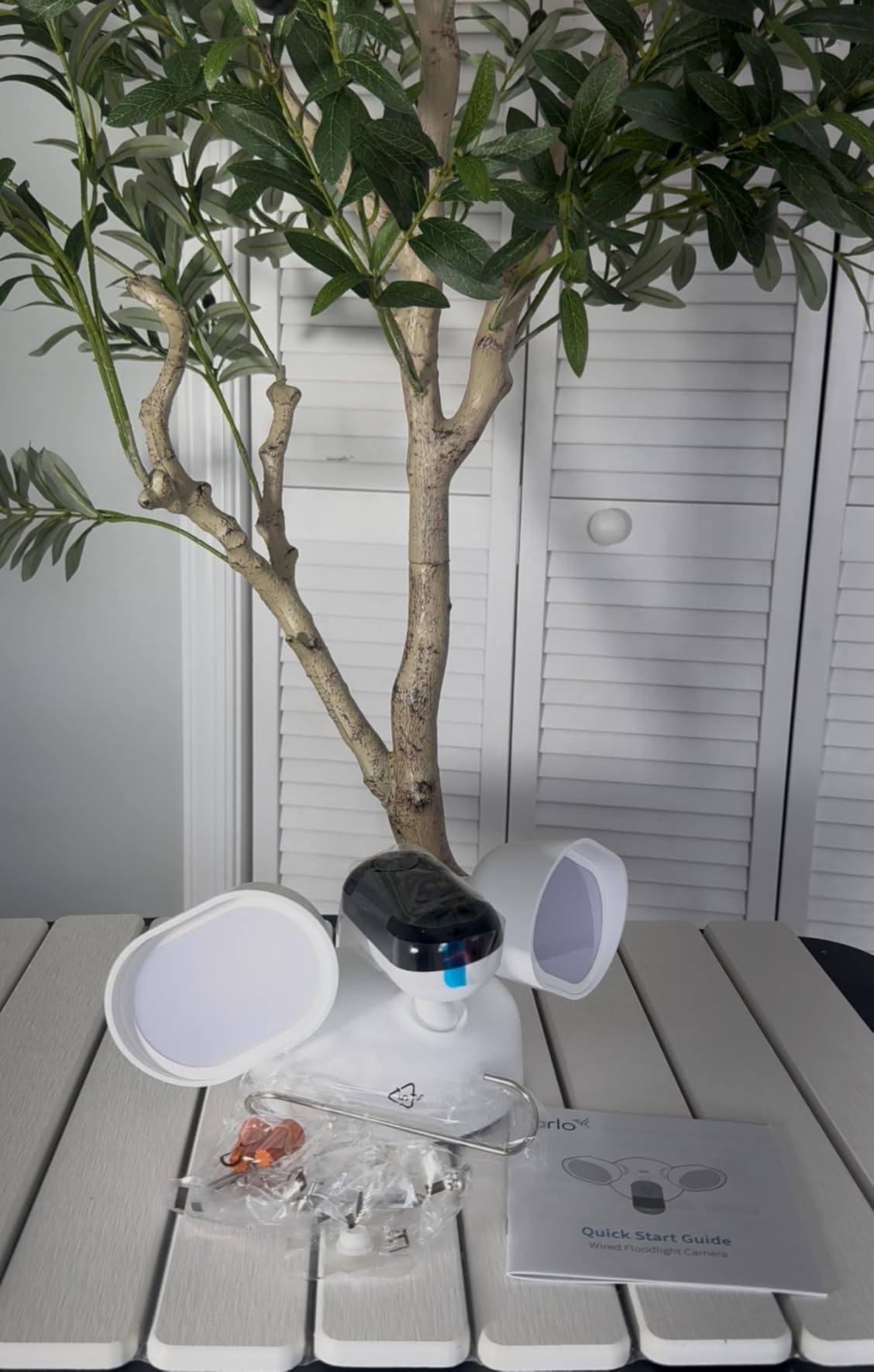 Arlo Wired Floodlight Security Camera 2K HDR - 1-Cam customer photo 2