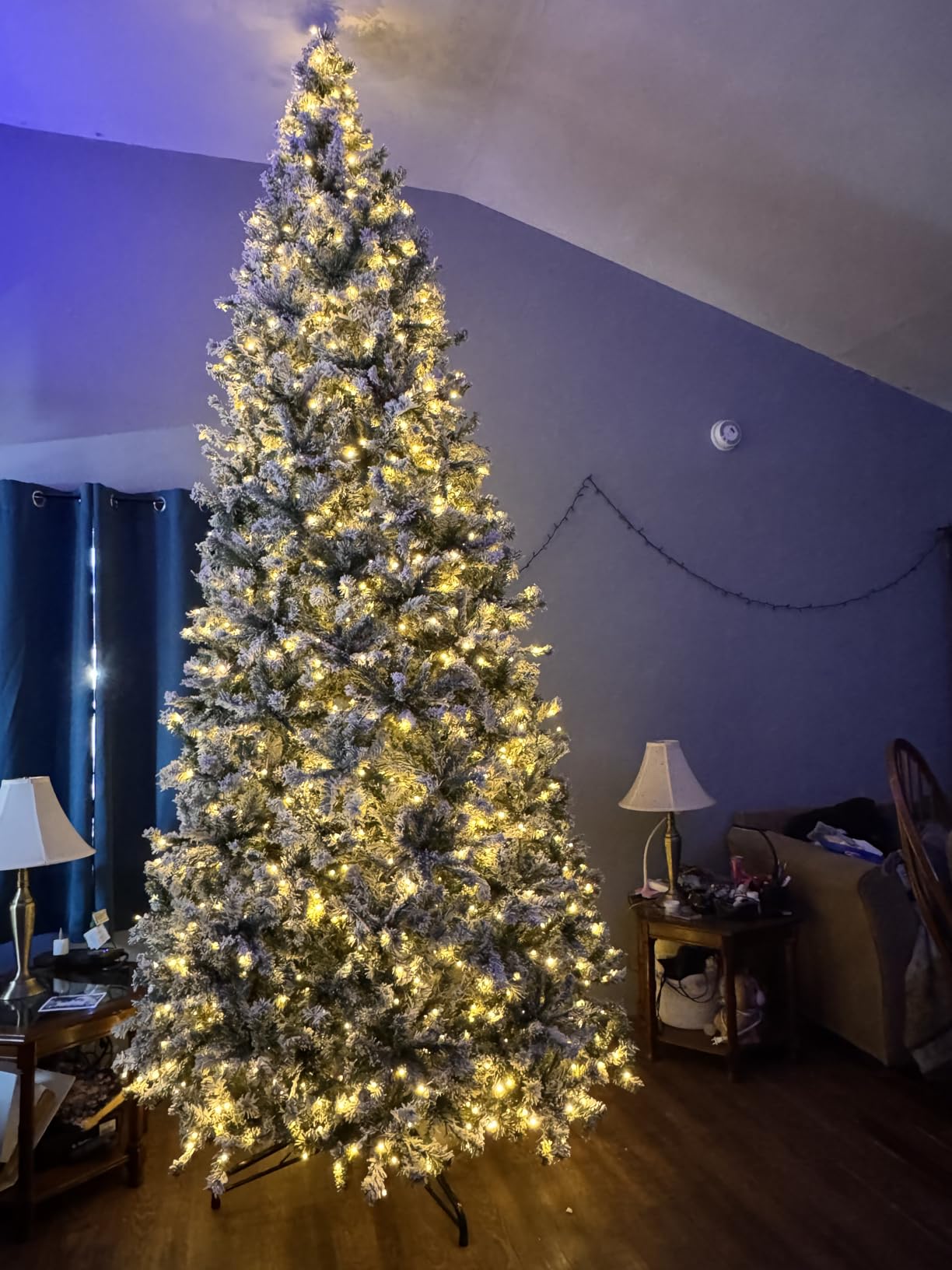 Best Choice Products Pre-Lit White Christmas Tree, 6ft Artificial Snow Flocked Full Fir Tree, Holiday Decoration w/ 250 Lights, 928 Branch Tips customer photo 1