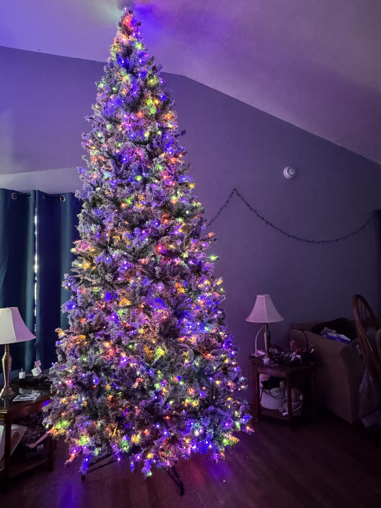 Best Choice Products Pre-Lit White Christmas Tree, 6ft Artificial Snow Flocked Full Fir Tree, Holiday Decoration w/ 250 Lights, 928 Branch Tips customer photo 2
