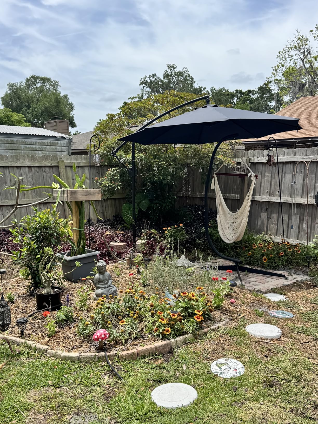 wikiwiki 10ft Patio Umbrellas Offset Outdoor Umbrella Cantilever Hanging Umbrellas w/Infinite Tilt, Fade Resistant Waterproof RECYCLED FABRIC Canopy & Cross Base, for Yard, Garden & Deck, Navy Blue customer photo 2