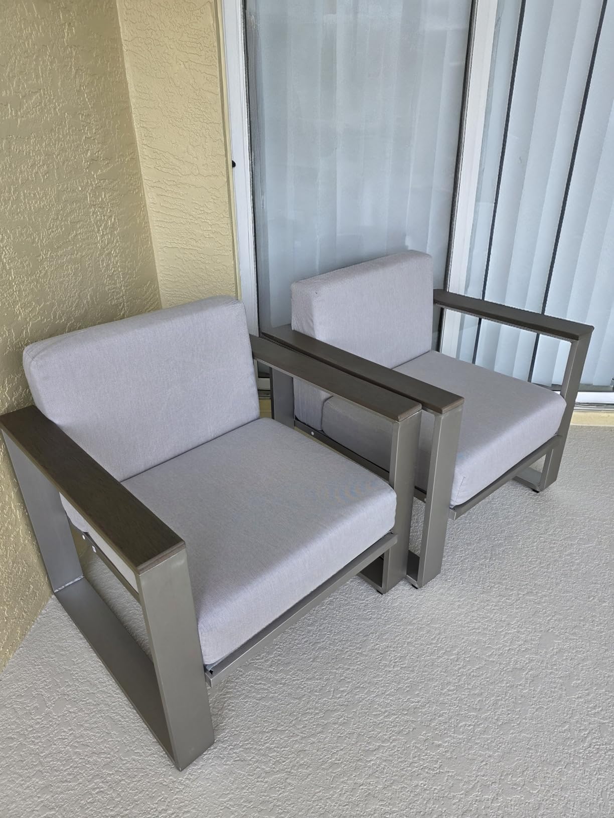 Outdoor Furniture Set, 4 Piece Aluminum Patio Furniture Set with Coffee Table, Wide Seat and Thick Cushions, Outdoor Patio Conversation Sets for Deck, Porch (LightGray) customer photo 1