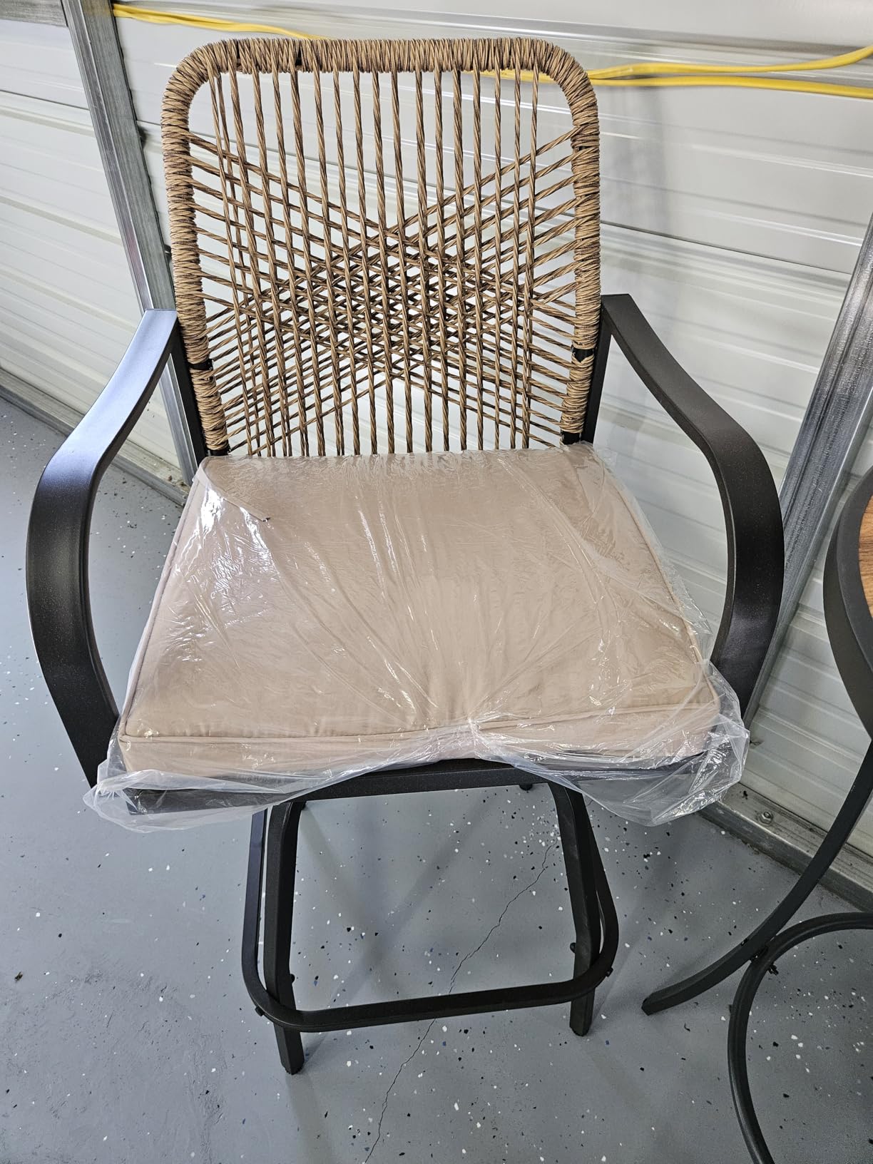 Outdoor Bar Stools Set of 2, Wicker Patio Bar Height Stool | 360°Smooth Rotation, All-Weather Rattan Backrest, 28