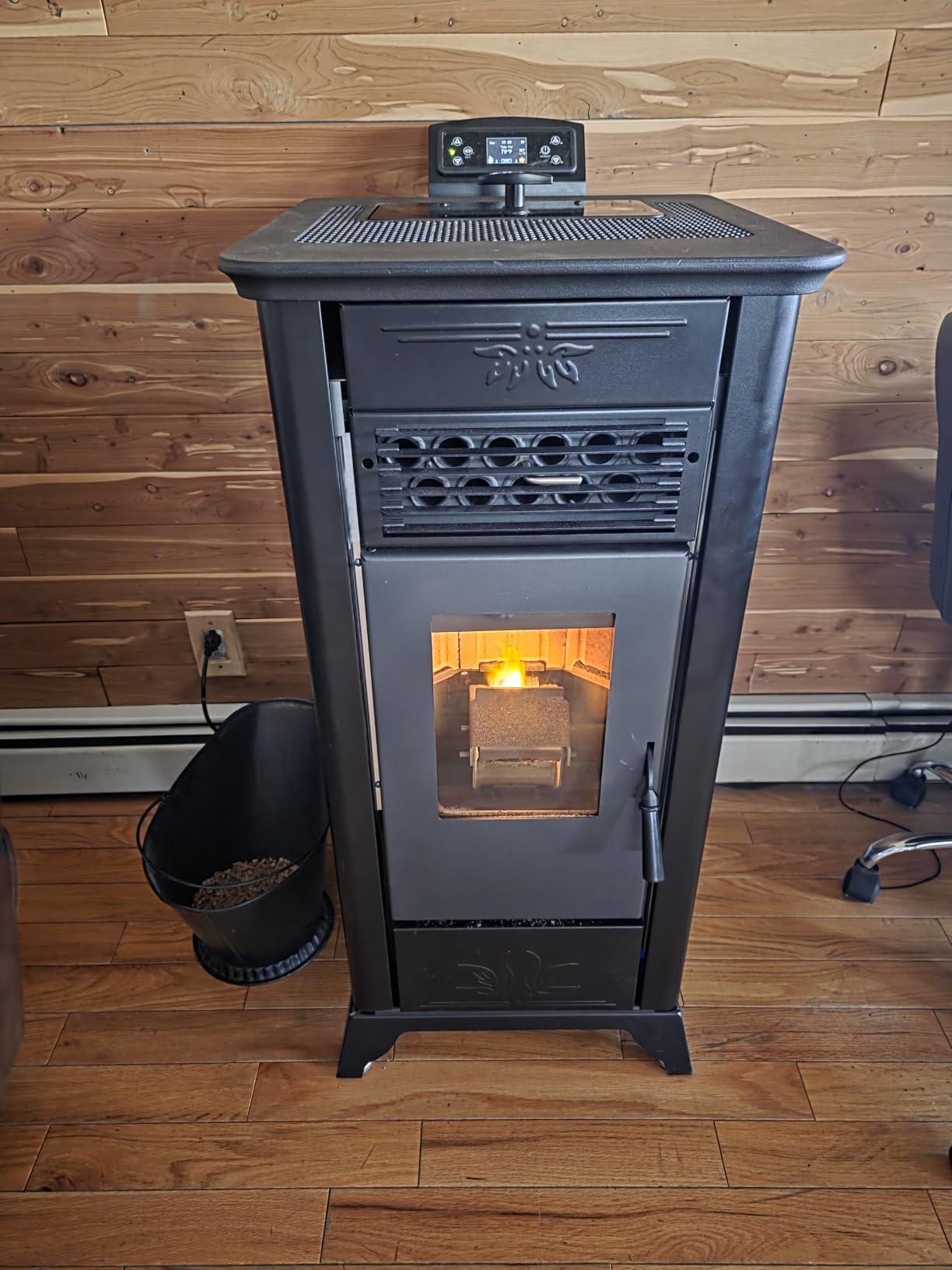 Freedom Stoves Freestanding Independence PS21 Pellet Stove with Battery Backup, Wi-Fi Capability, and Removable Legs - Heats up to 1800 sq ft. (Sandstone Grey) customer photo 1