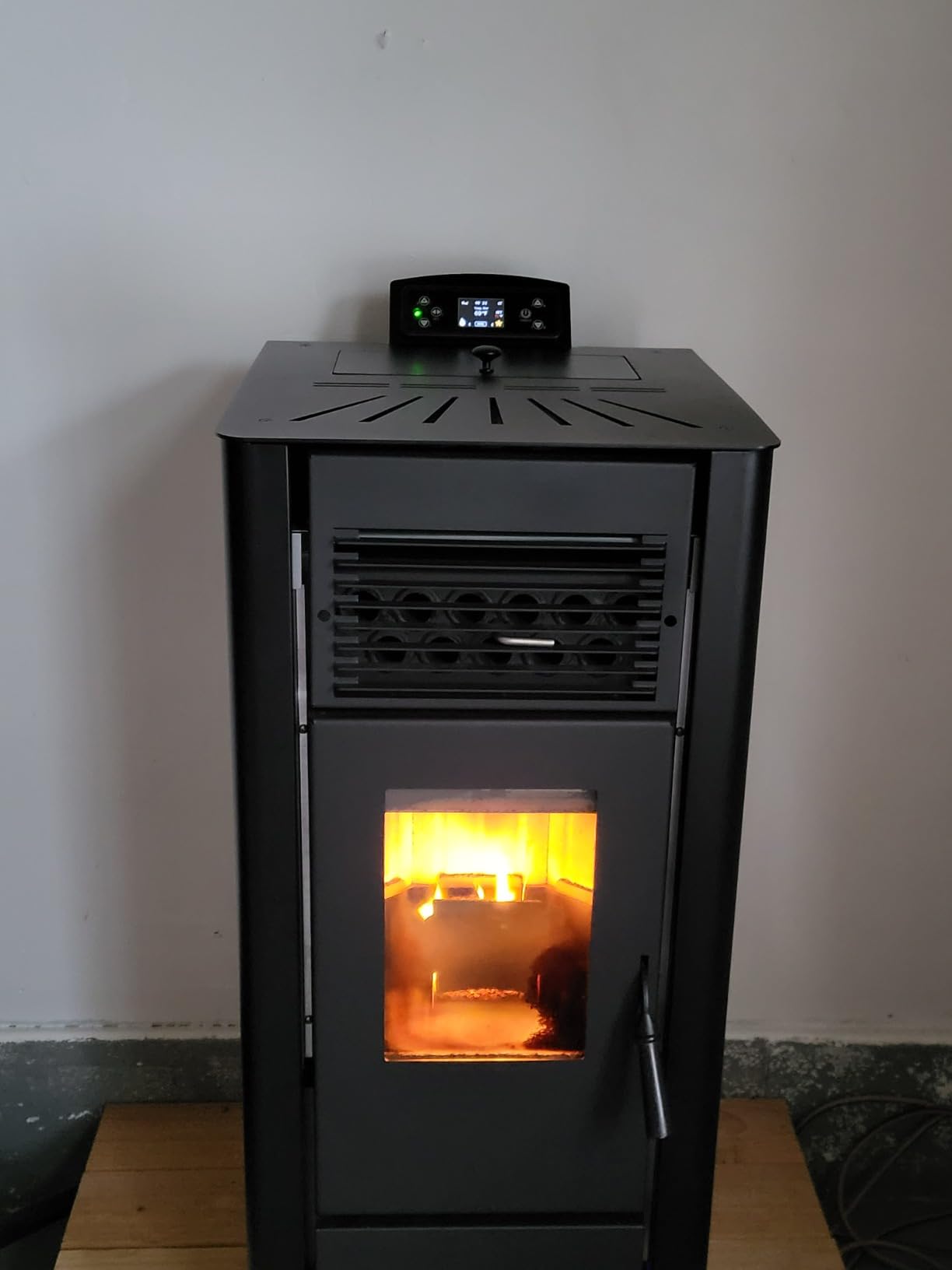 Freedom Stoves Freestanding Independence PS21 Pellet Stove with Battery Backup, Wi-Fi Capability, and Removable Legs - Heats up to 1800 sq ft. (Sandstone Grey) customer photo 2