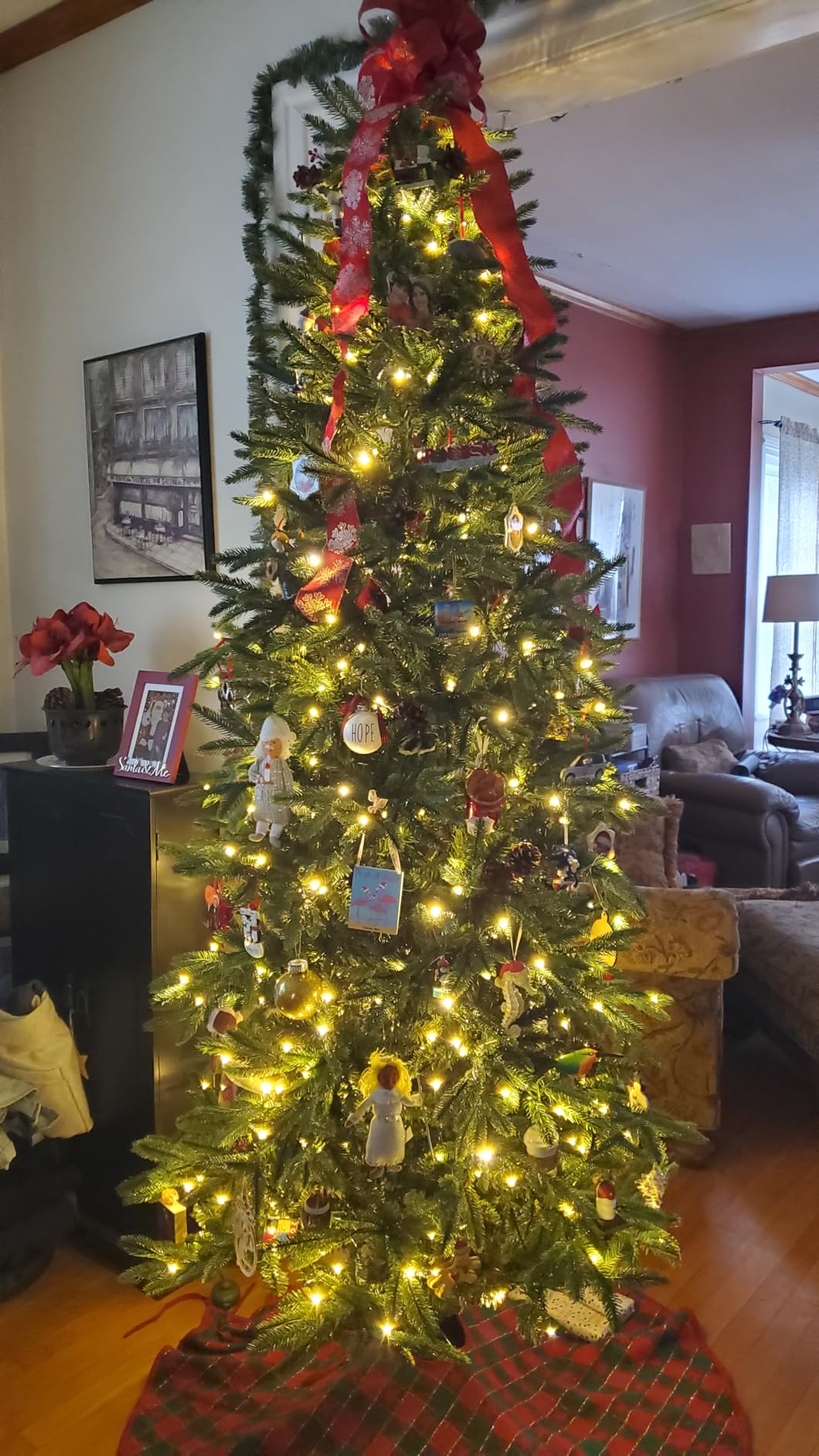 7.5 ft Pre-Lit Artificial Christmas Tree, 500 LED Lights w/ 3,398 Tips, PE & PVC Mixed Branch Tips, 9 Lighting Modes, Commercial Use customer photo 1