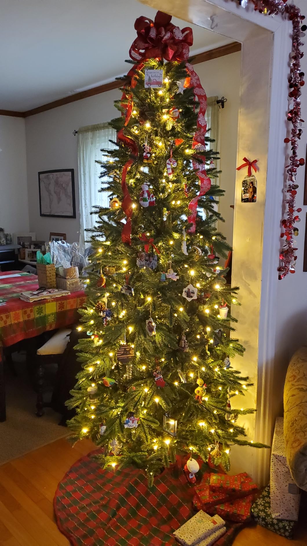 7.5 ft Pre-Lit Artificial Christmas Tree, 500 LED Lights w/ 3,398 Tips, PE & PVC Mixed Branch Tips, 9 Lighting Modes, Commercial Use customer photo 2