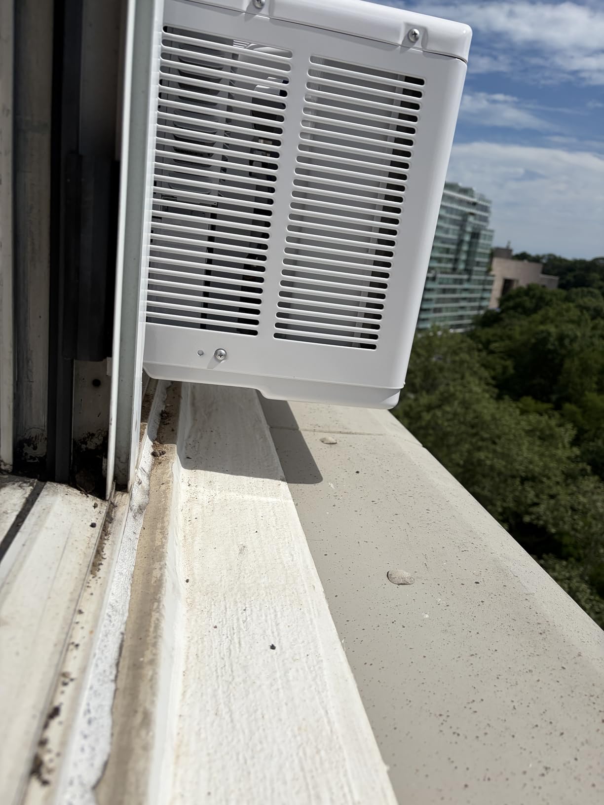 Midea 6,000 BTU U Shaped Smart Inverter Window Air Conditioner - Cools 250 Sq Ft, Ultra Quiet with Open Window Operation - Alexa/Google Assistant Compatible, 37% Energy Savings, Remote (2026 Edition) customer photo 2