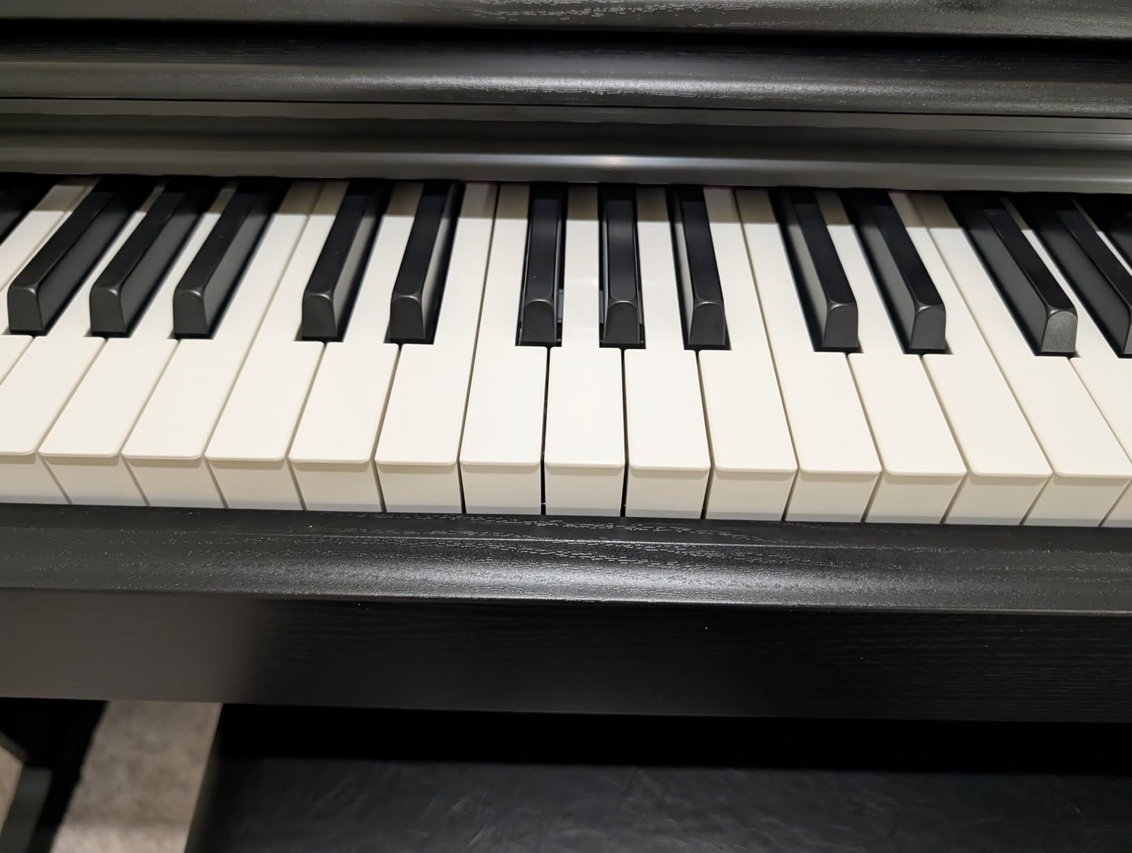 Yamaha YDP105 88-Key Weighted Action Upright Digital Piano for Beginner and Intermediate Players, Dynamic Response, Grand Piano Sound, 3-pedal Unit, Upright Design, Bench Included, White customer photo 2