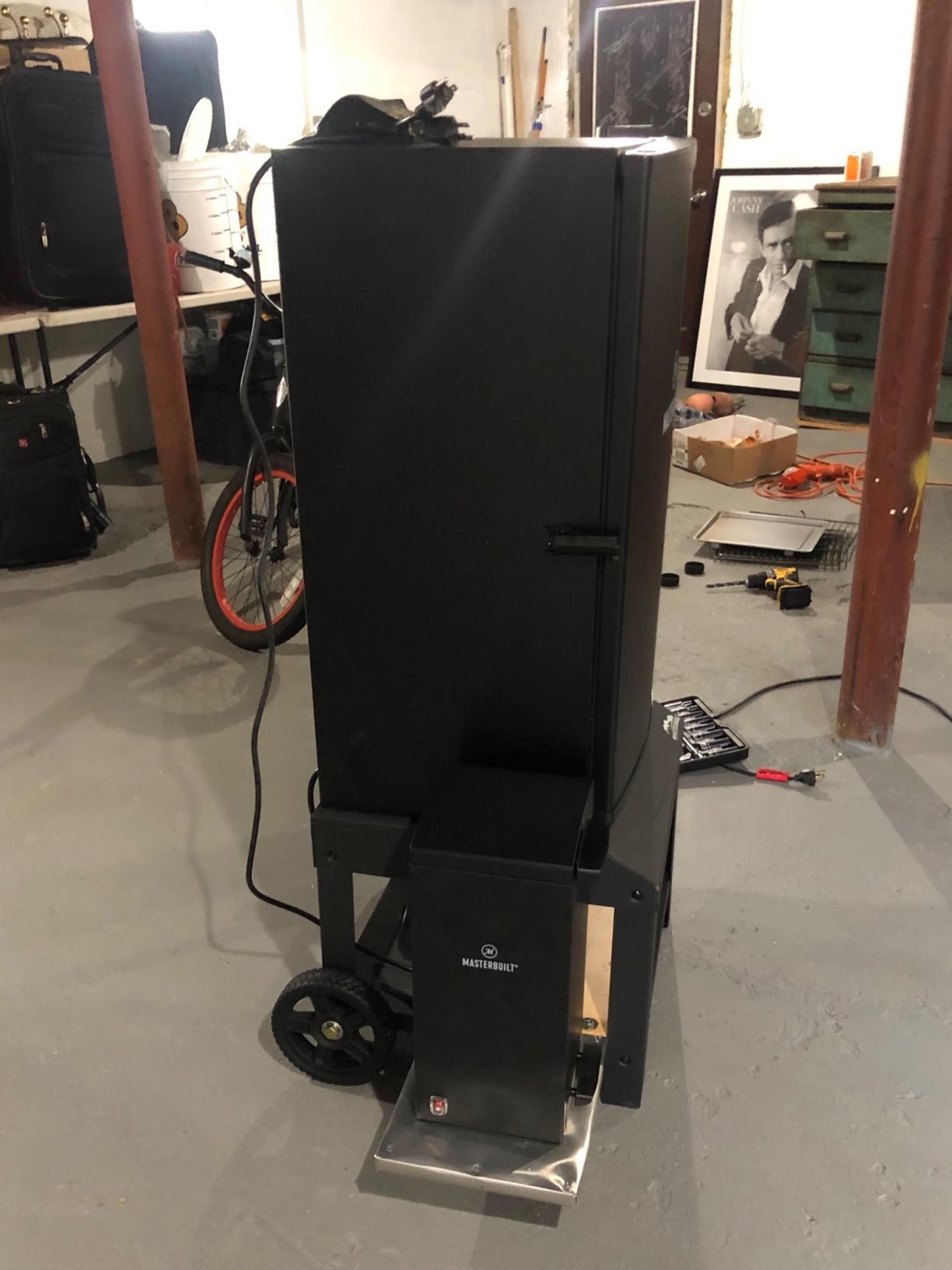 Masterbuilt 30-inch Digital Electric Vertical BBQ Smoker with Side Wood Chip Loader, Chrome Racks and 710 Cooking Square Inches in Black, Model MB20071117 customer photo 2