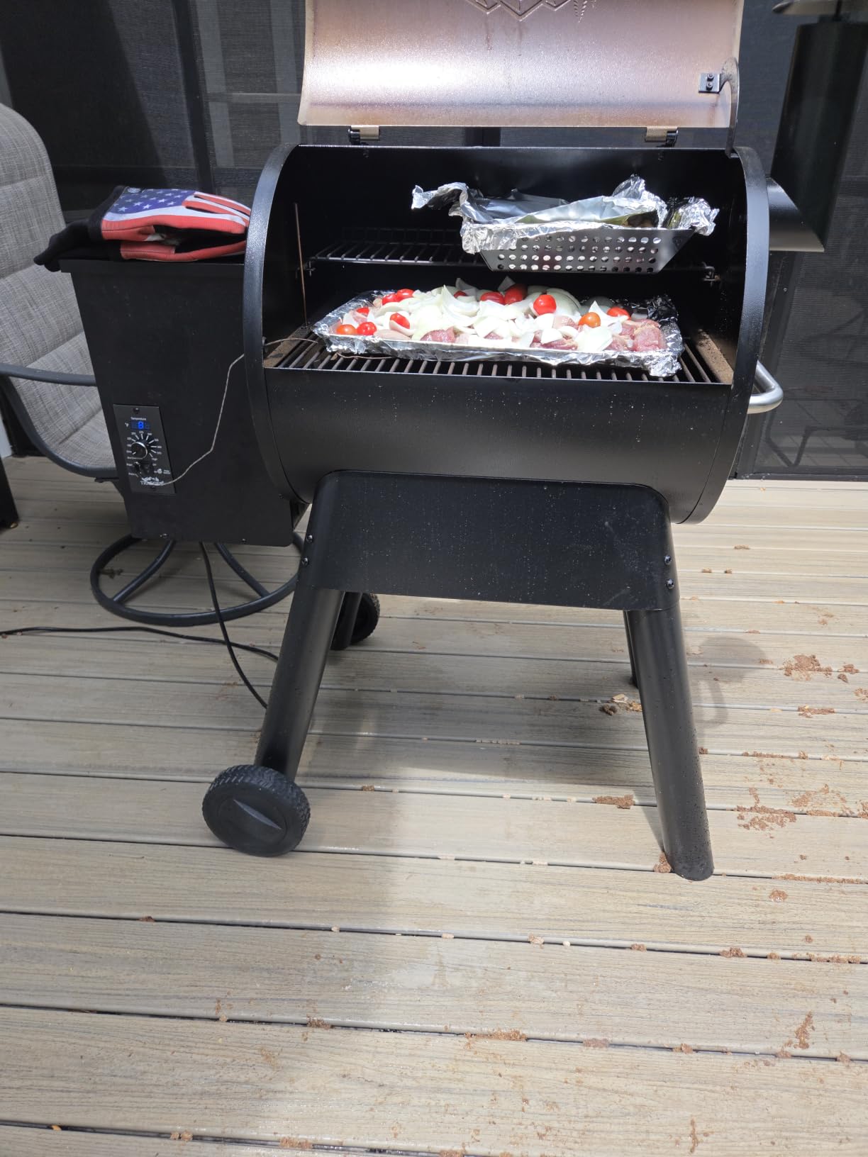 Traeger Pro 22 Wood Pellet Grill & Smoker, 572 Sq In, WiFi | 6-in-1 BBQ versatility, meat probe, 450°F max, 18 lb hopper - grill, smoke, bake, roast, braise & BBQ customer photo 1