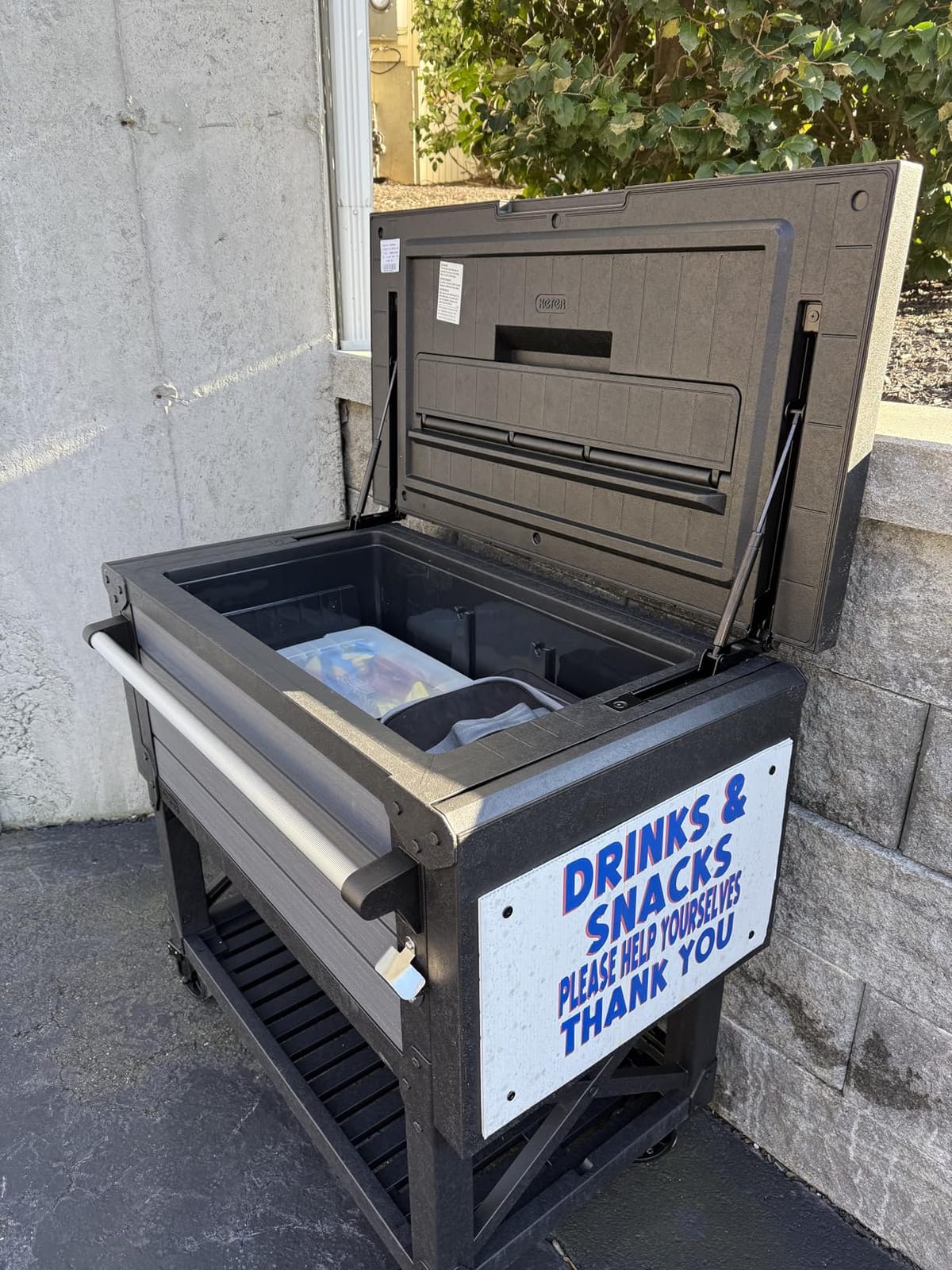 Keter 89.8 Qt Portable Outdoor Patio Cooling Chest, Graphite | Cooler Chest Beverage Party Bar Cart Table with Swivel Wheels, Shelves, and Bottle Opener customer photo 2