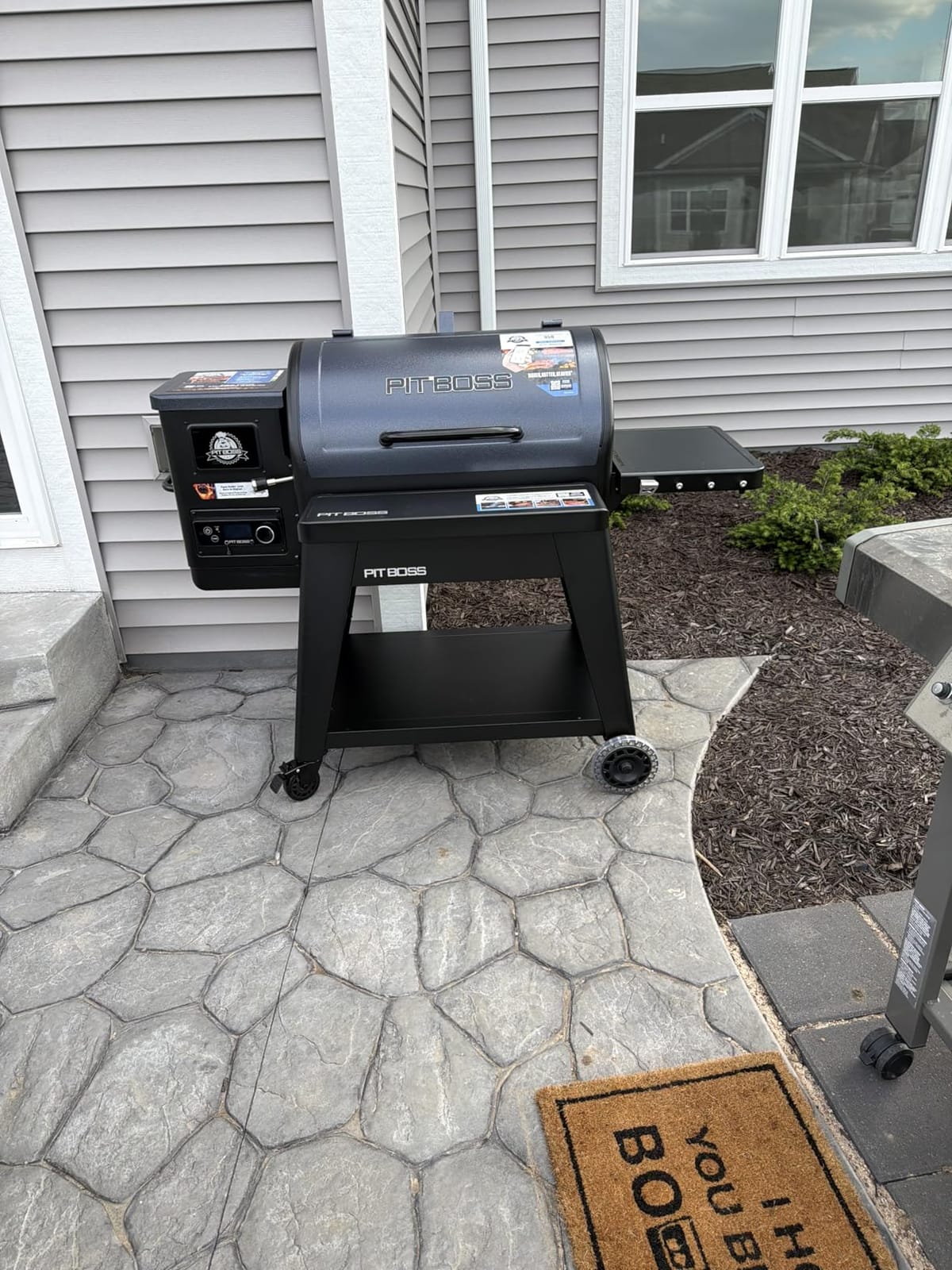 Pit Boss 850 Navigator Series WiFi & Bluetooth Wood Pellet Grill & Smoker, Flame Broiler and LCD Digital Controller, 932-Sq. In. Cook Space, 180°F to 500°F Temp Range, Meat Probe, 30 lb. Hopper customer photo 2