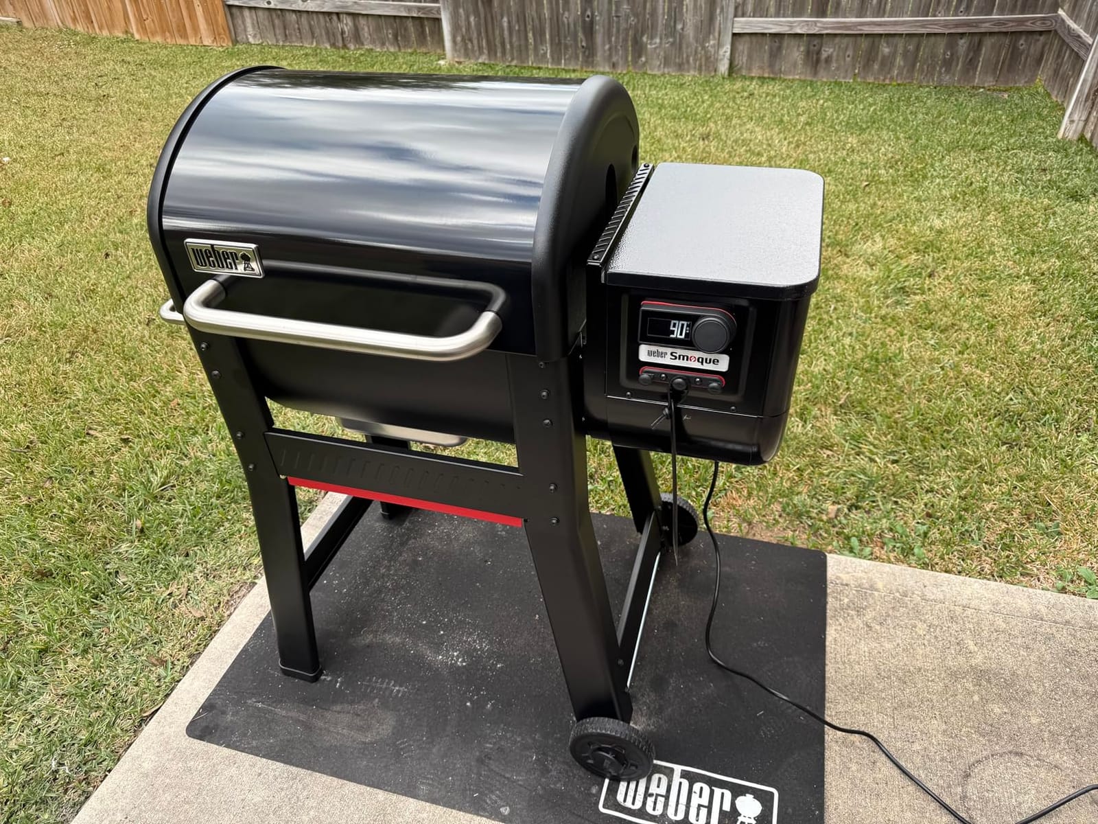 Weber Smoque 22-Inch Pellet Smoker, Black - Outdoor BBQ Pellet Grill Up to 500 Degrees with SmokeBoost, SmoqueVent Airflow System & Rapid React PID Temperature Control customer photo 2