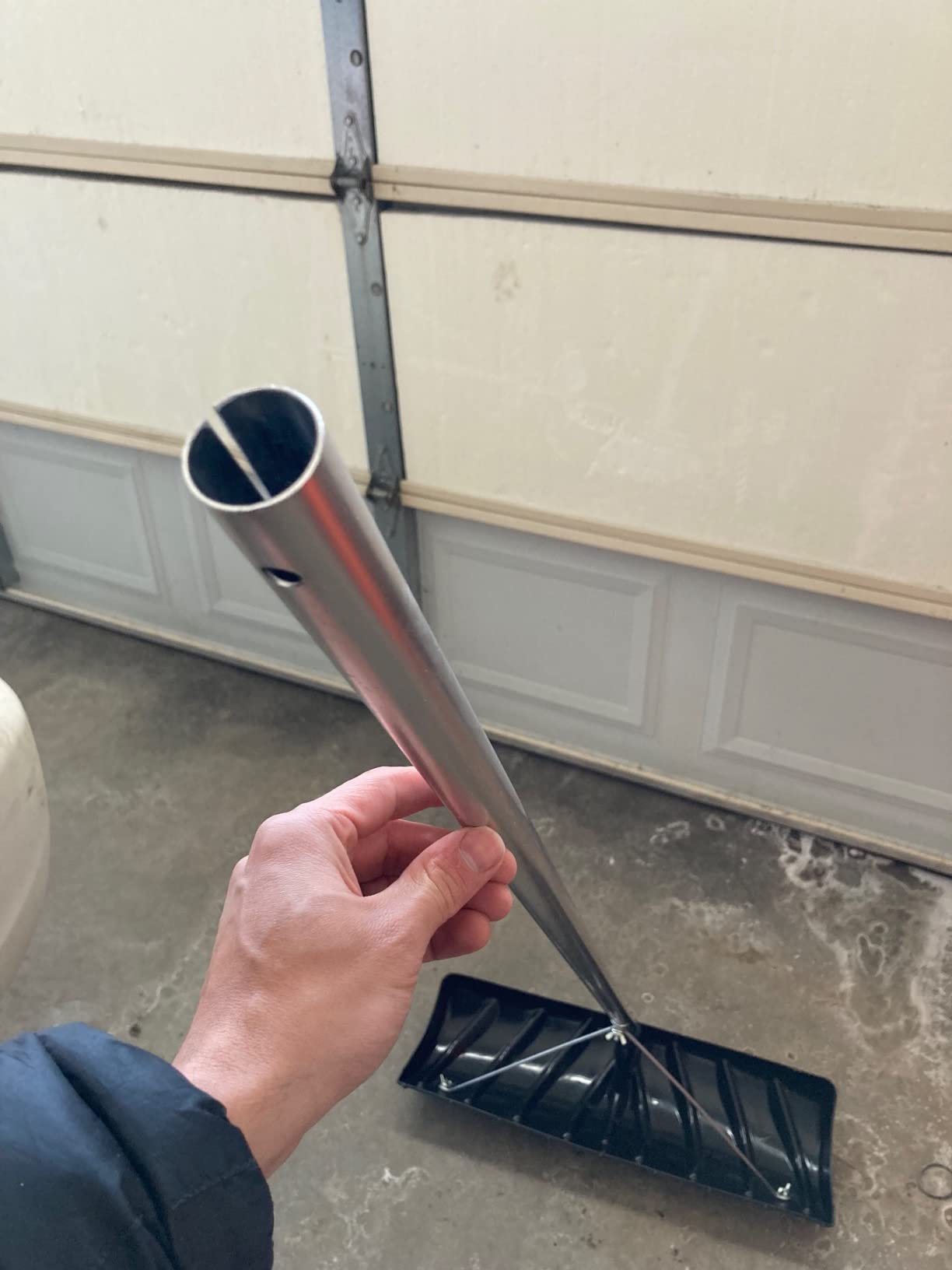 Suncast Adjustable Roof Rake with 21' Resin-Coated Aluminum Handle, Curved Non-Stick Graphite Blade for Snow and Leaf Removal, Black customer photo 2
